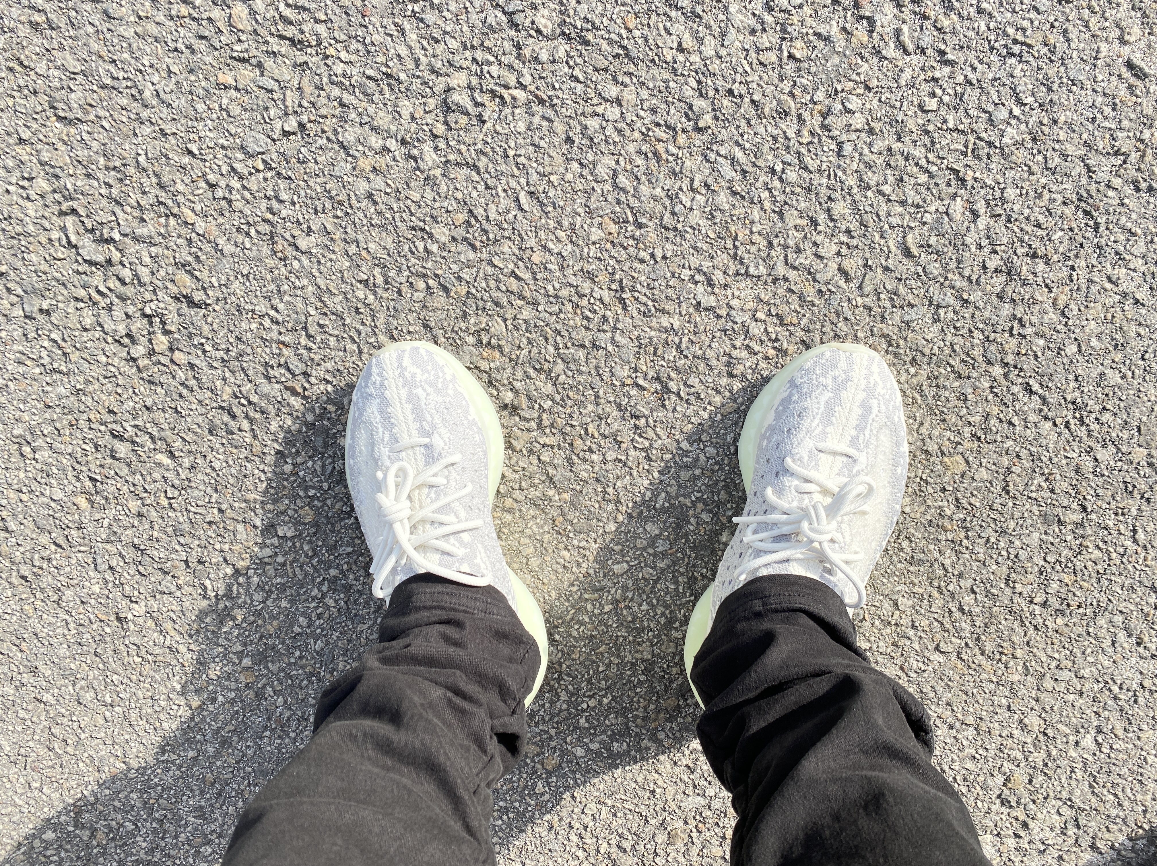 Adidas Yeezy Boost 380 Alien 착용 스타일