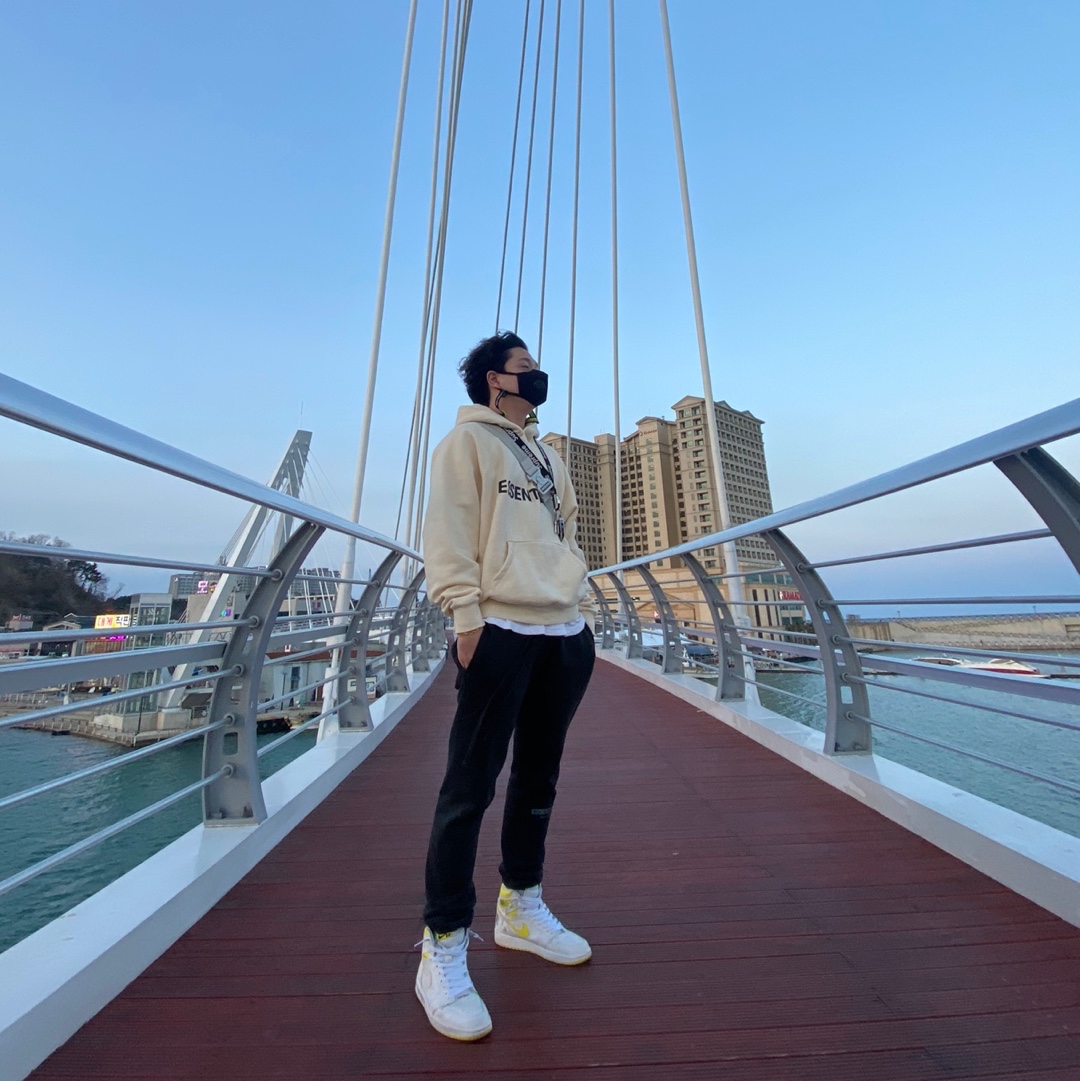 Essentials Sweatpants Dark Slate/Black 2020, Jordan 1 Retro High OG First Class Flight 착용 스타일 - 1