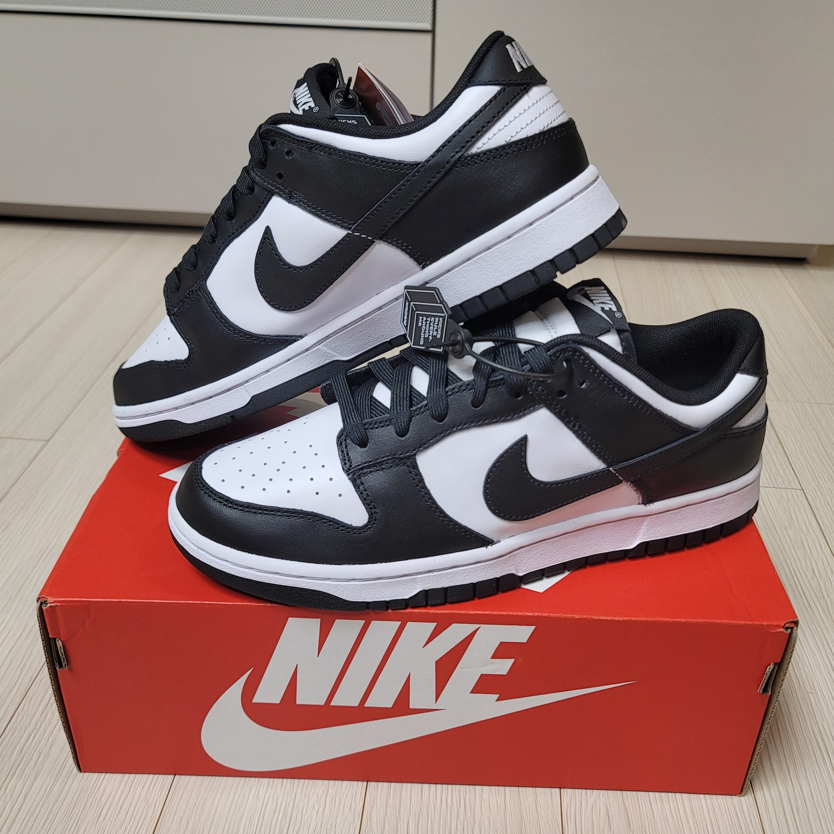 Nike Dunk Low Retro Black 착용 스타일 - 1