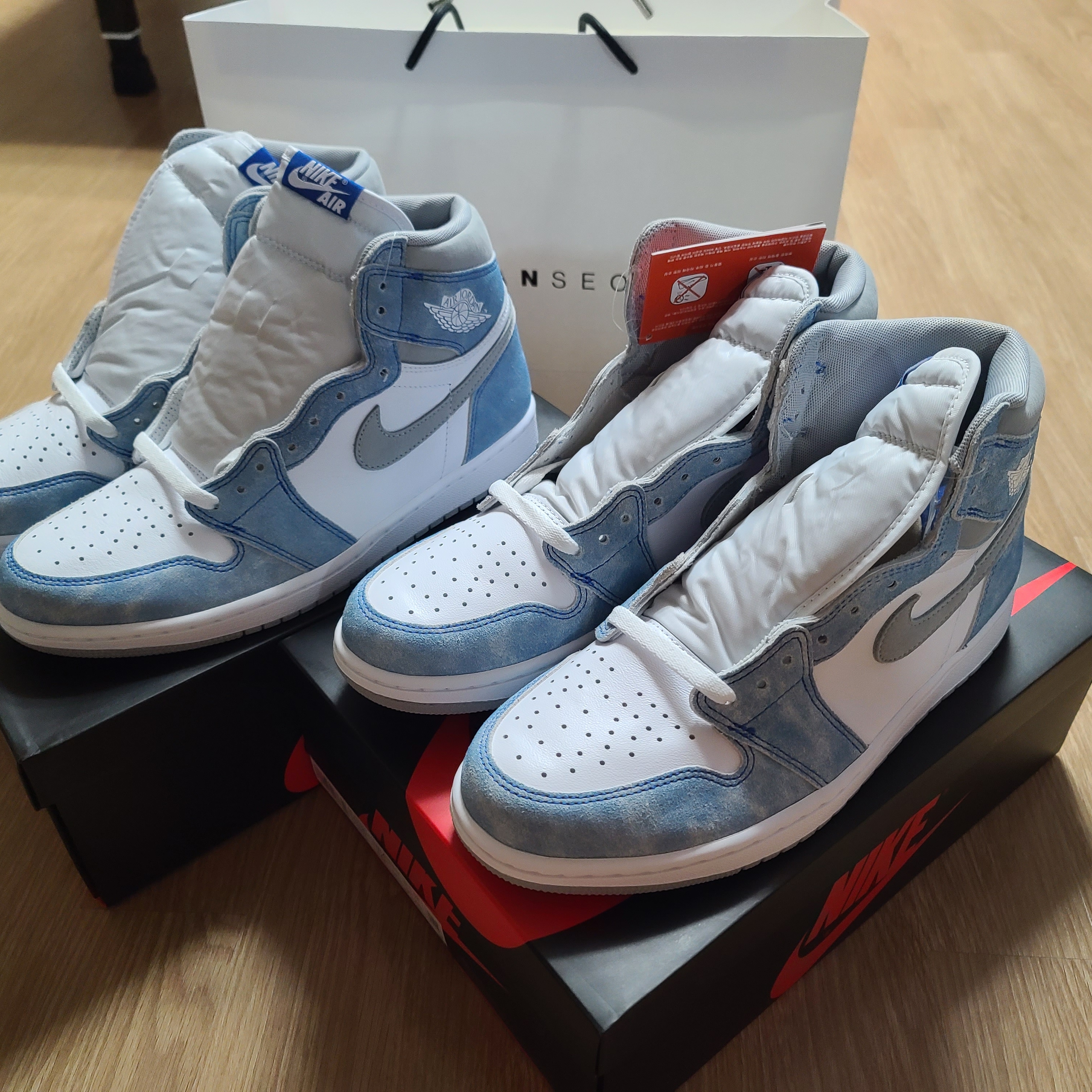 Jordan 1 Retro High OG Hyper Royal 착용 스타일 - 3