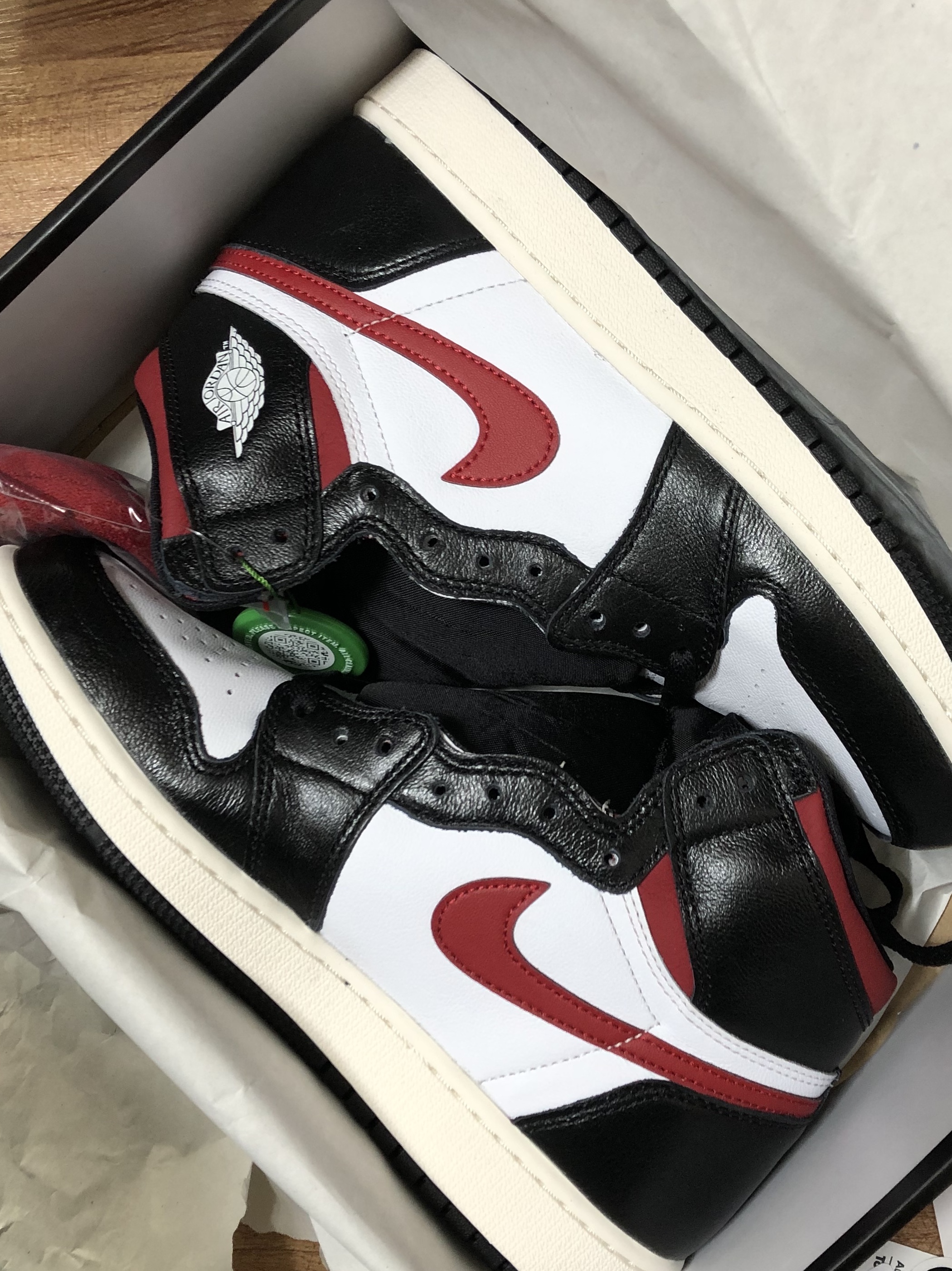Nike Dunk Low Retro Black, (GS) Jordan 1 Retro High OG Gym Red 착용 스타일 - 2