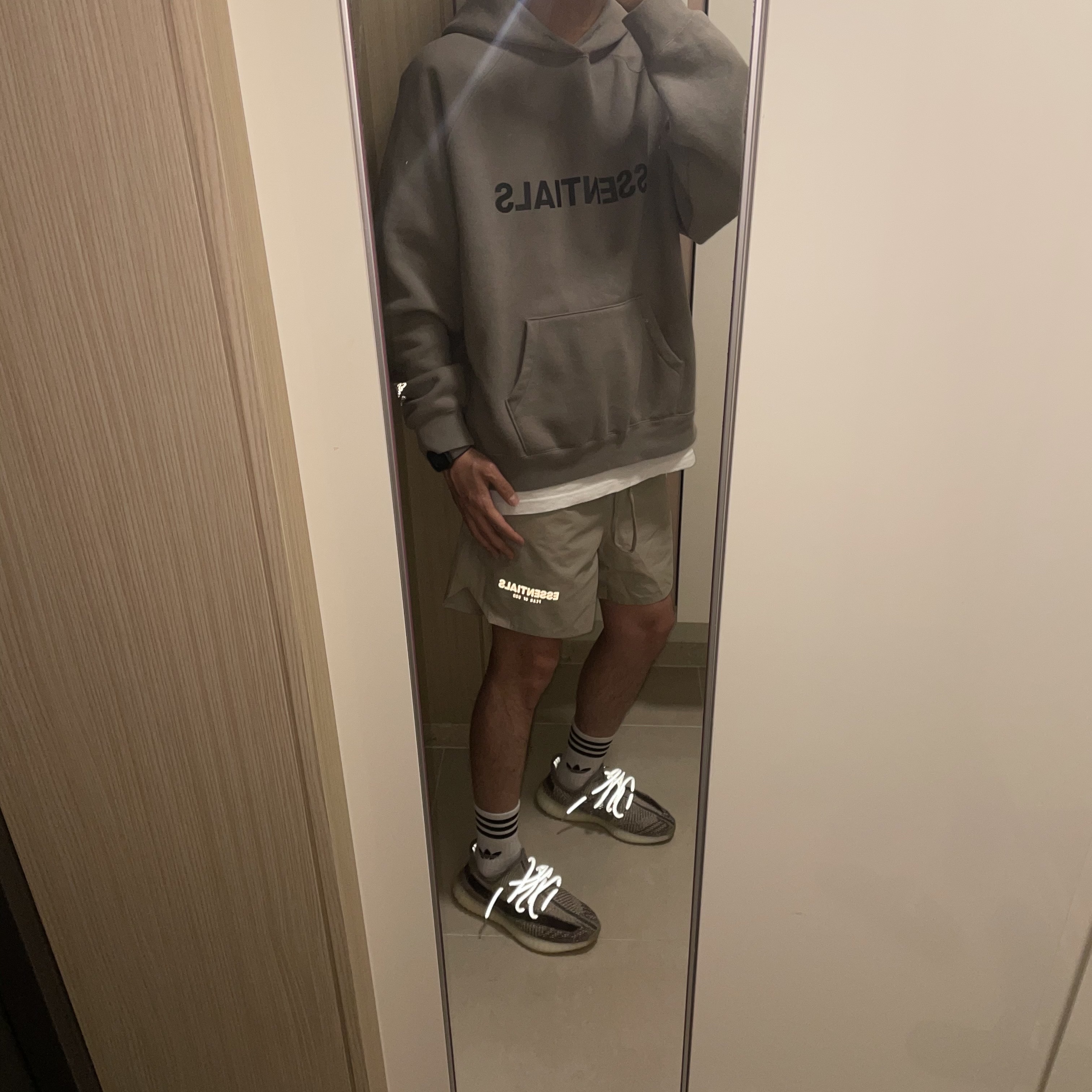 Essentials 3D Silicon Applique Pullover Hoodie Gray Flannel/Charcoal - 20SS, Essentials Volley Shorts Moss - 20SS 착용 스타일 - 2