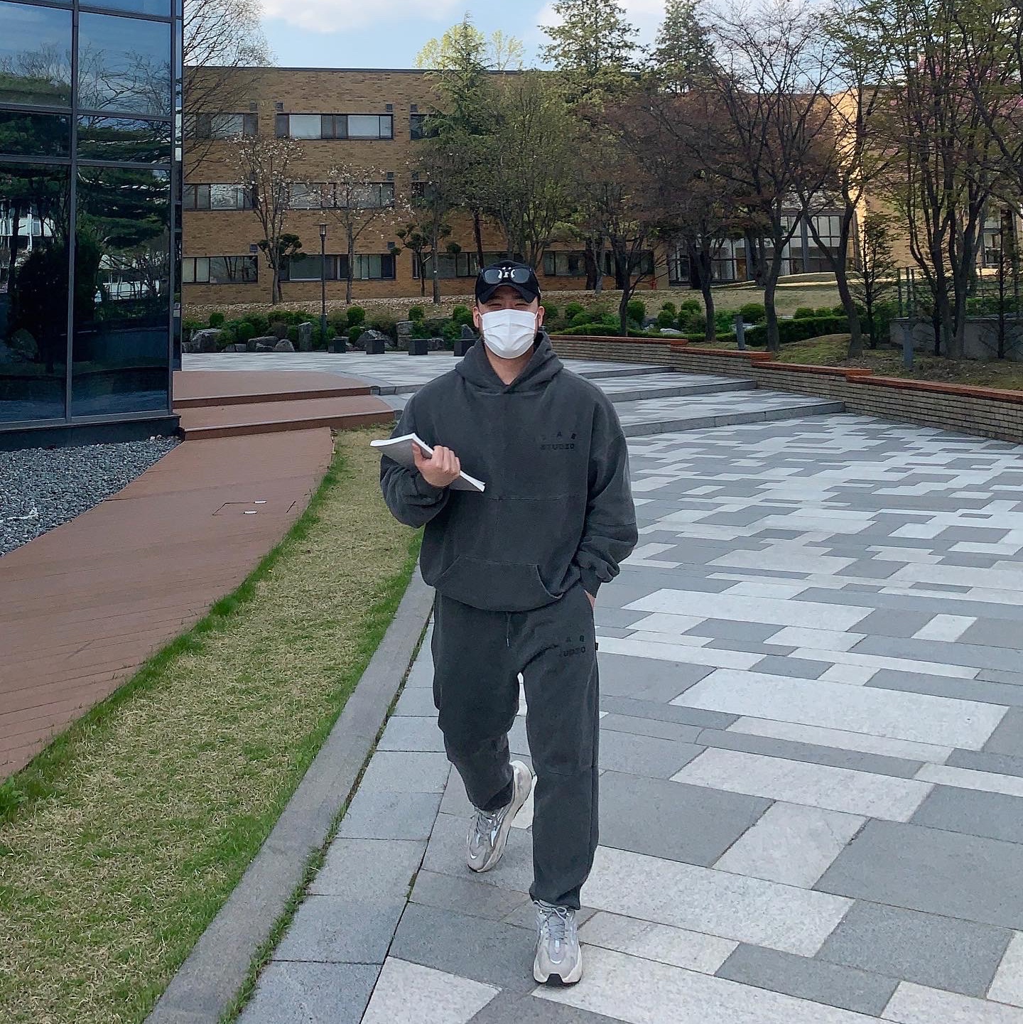 IAB Studio Blocked Pigment Hoodie Black, IAB Studio Blocked Pigment Sweatpants Black 착용 스타일