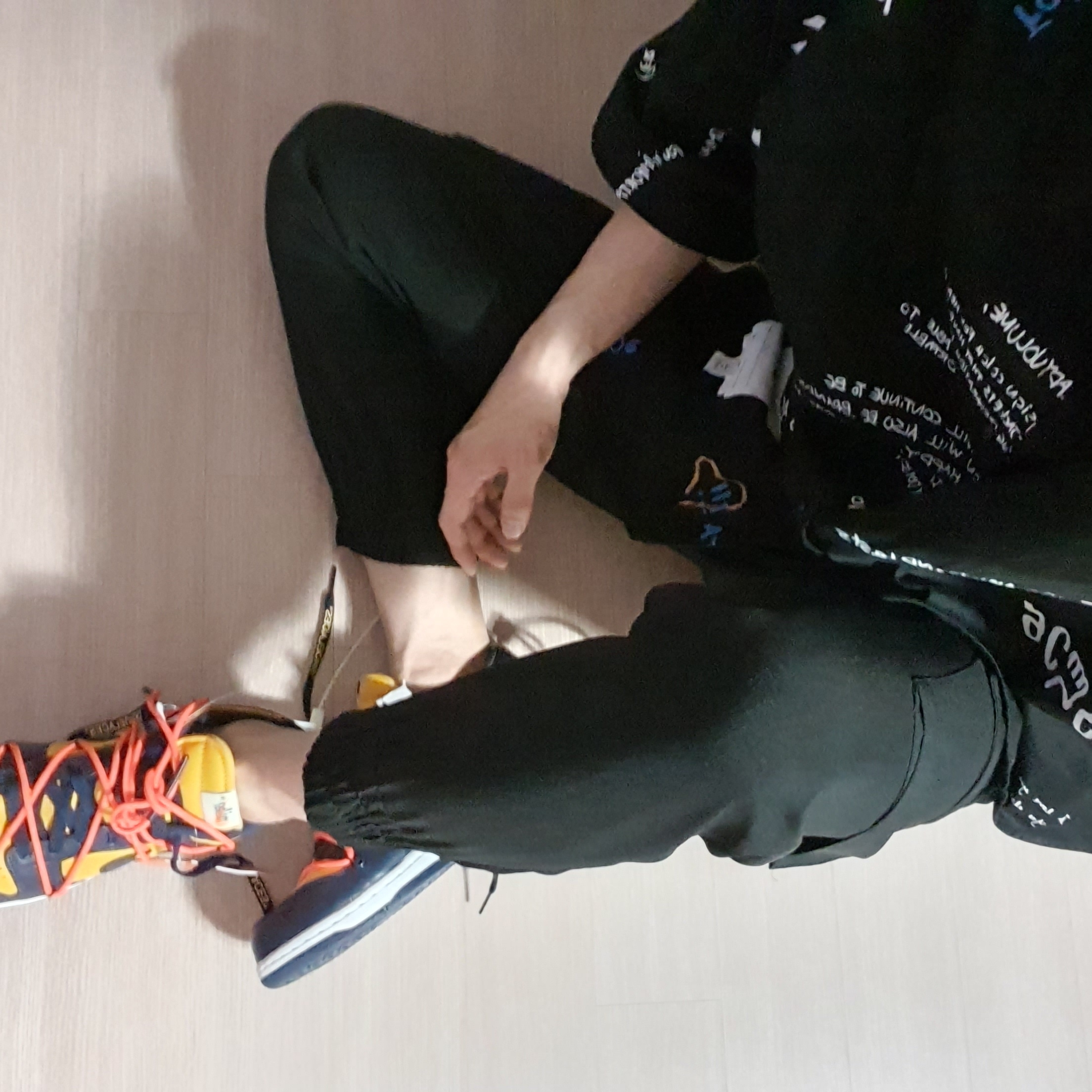 Nike x Off-White Dunk Low University Gold Midnight Navy 착용 스타일