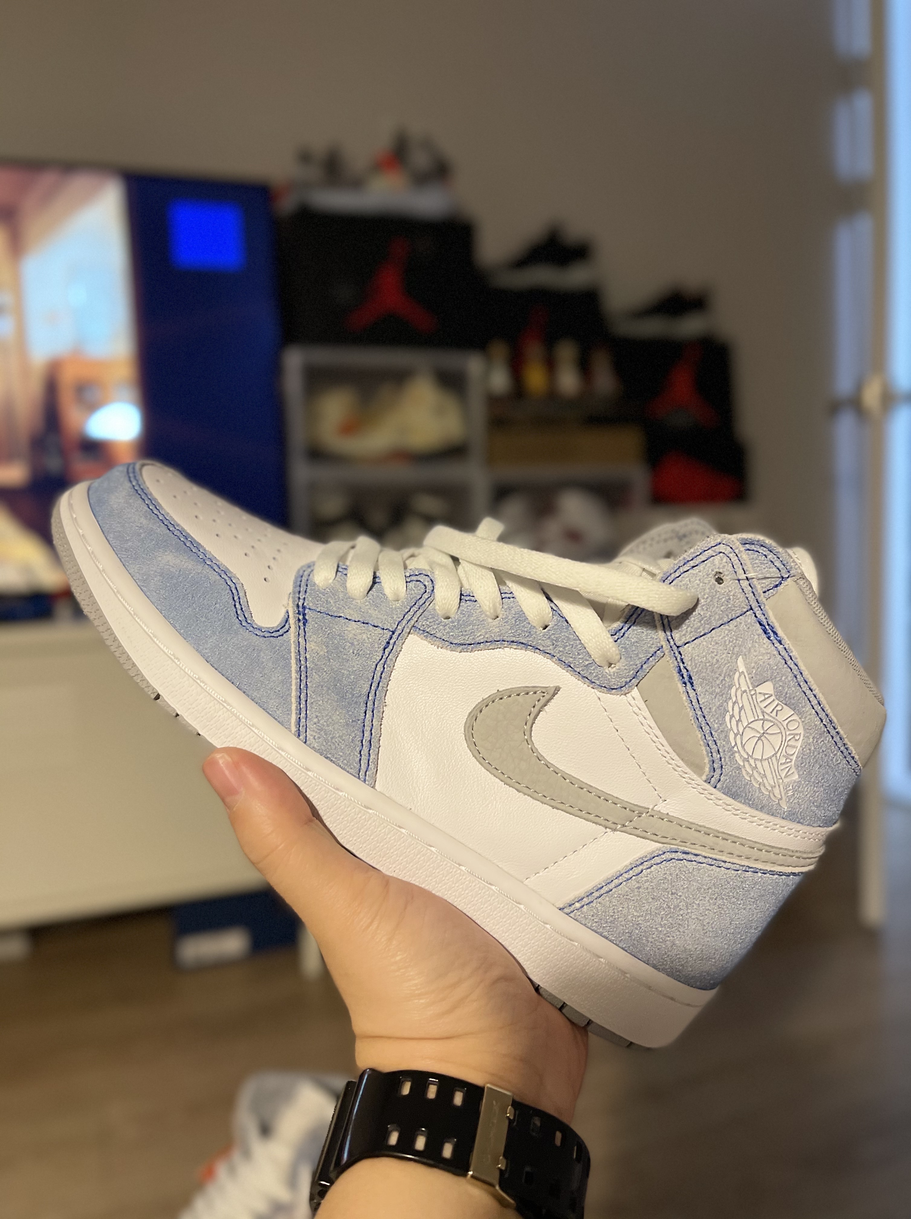 Jordan 1 Retro High OG Hyper Royal 착용 스타일 - 2