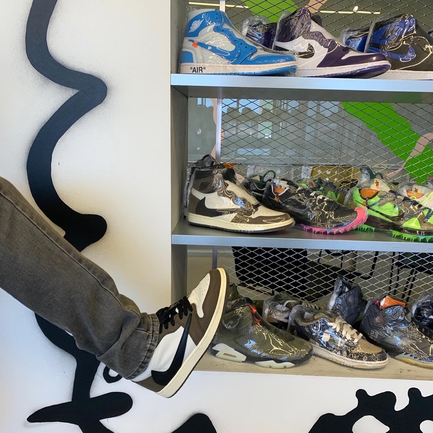Jordan 1 x Travis Scott Retro High OG SP Mocha, Jordan 6 x Travis Scott Retro Olive 착용 스타일 - 2