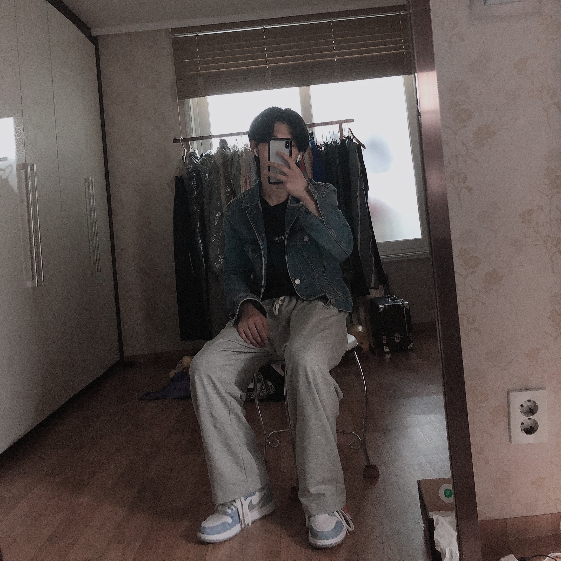 Jordan 1 Retro High OG Hyper Royal 착용 스타일 - 2