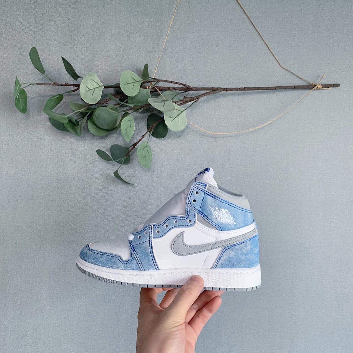 (GS) Jordan 1 Retro High OG Hyper Royal 착용 스타일 - 1
