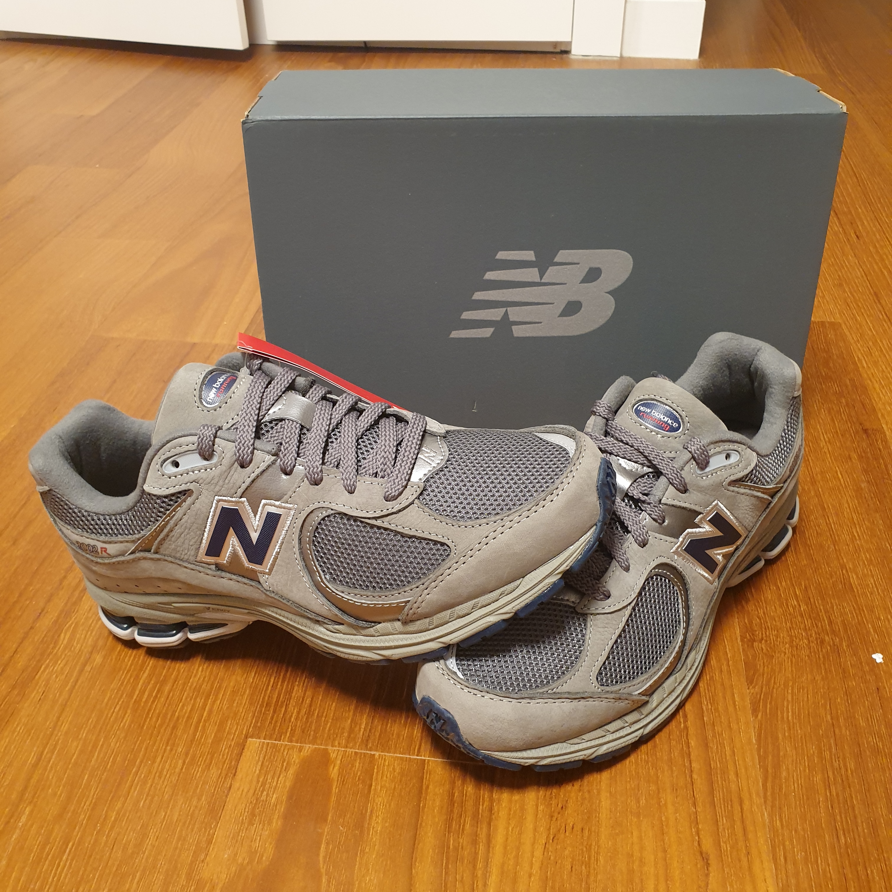 New Balance 2002R Gray 착용 스타일 - 2