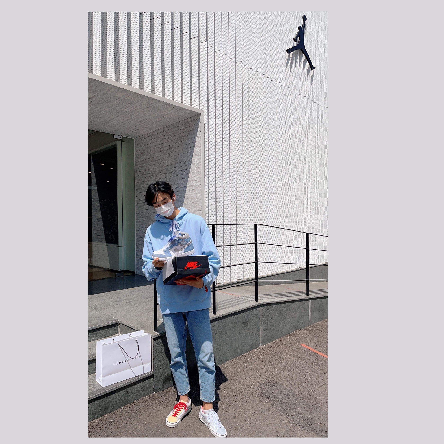 Jordan 1 Retro High OG Hyper Royal 착용 스타일
