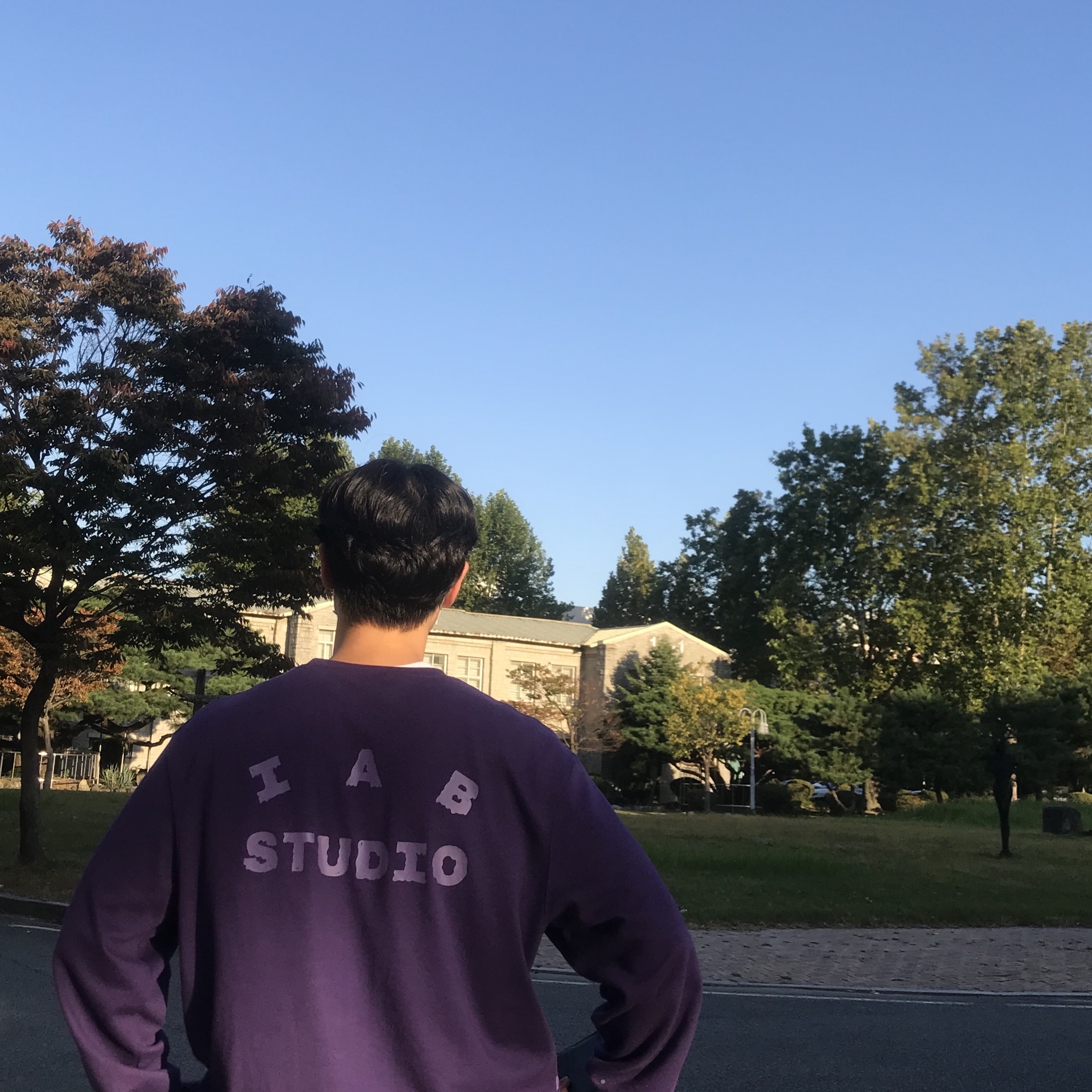IAB Studio Long Sleeve T-Shirt Purple Splashed, Converse Chuck 70 High Parchment 착용 스타일 - 1