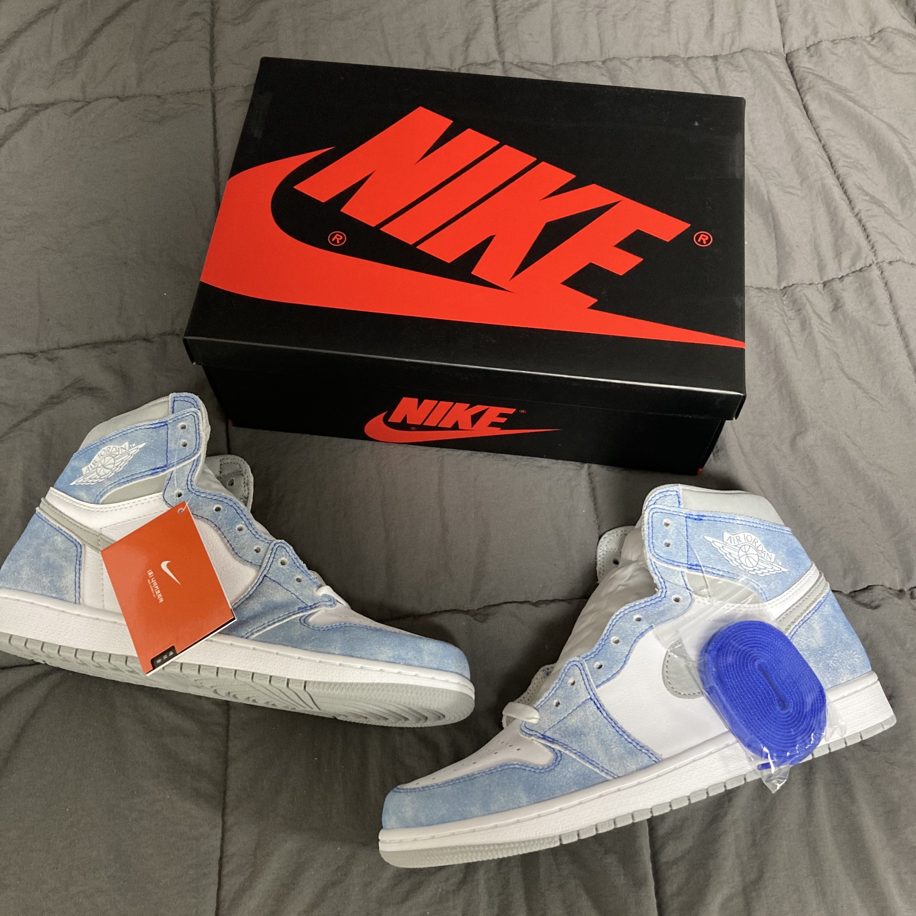 Jordan 1 Retro High OG Hyper Royal 착용 스타일