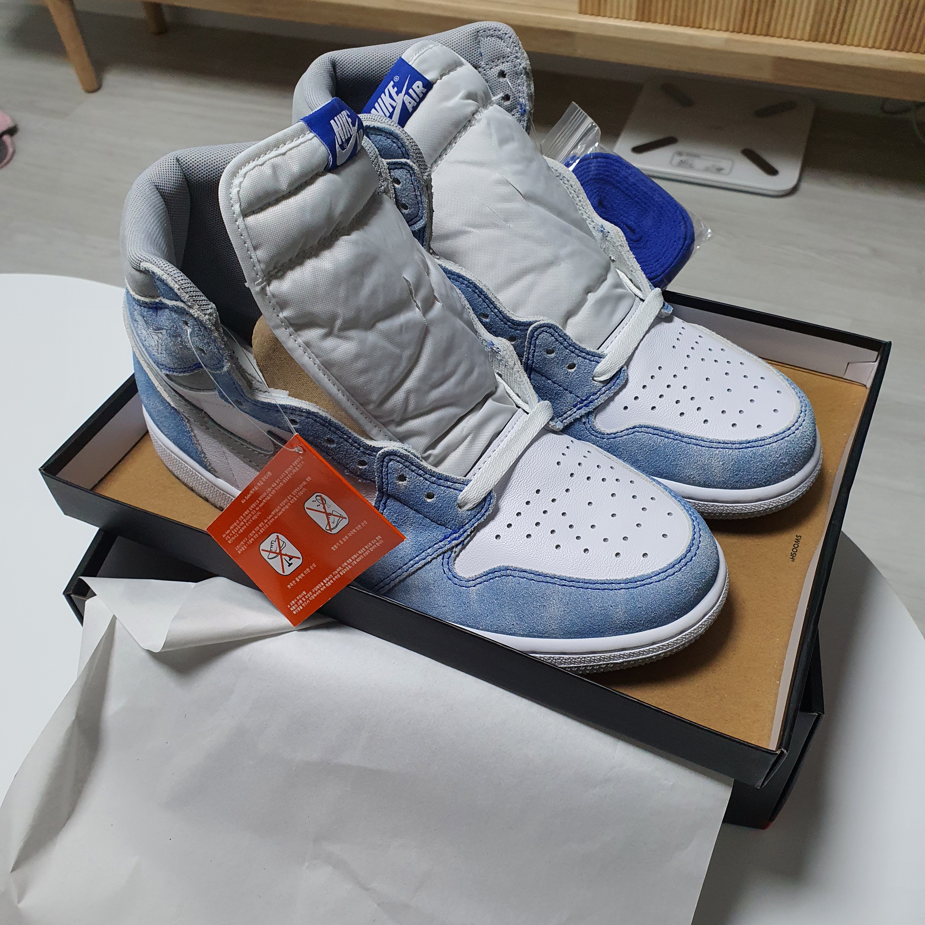 Jordan 1 Retro High OG Hyper Royal 착용 스타일