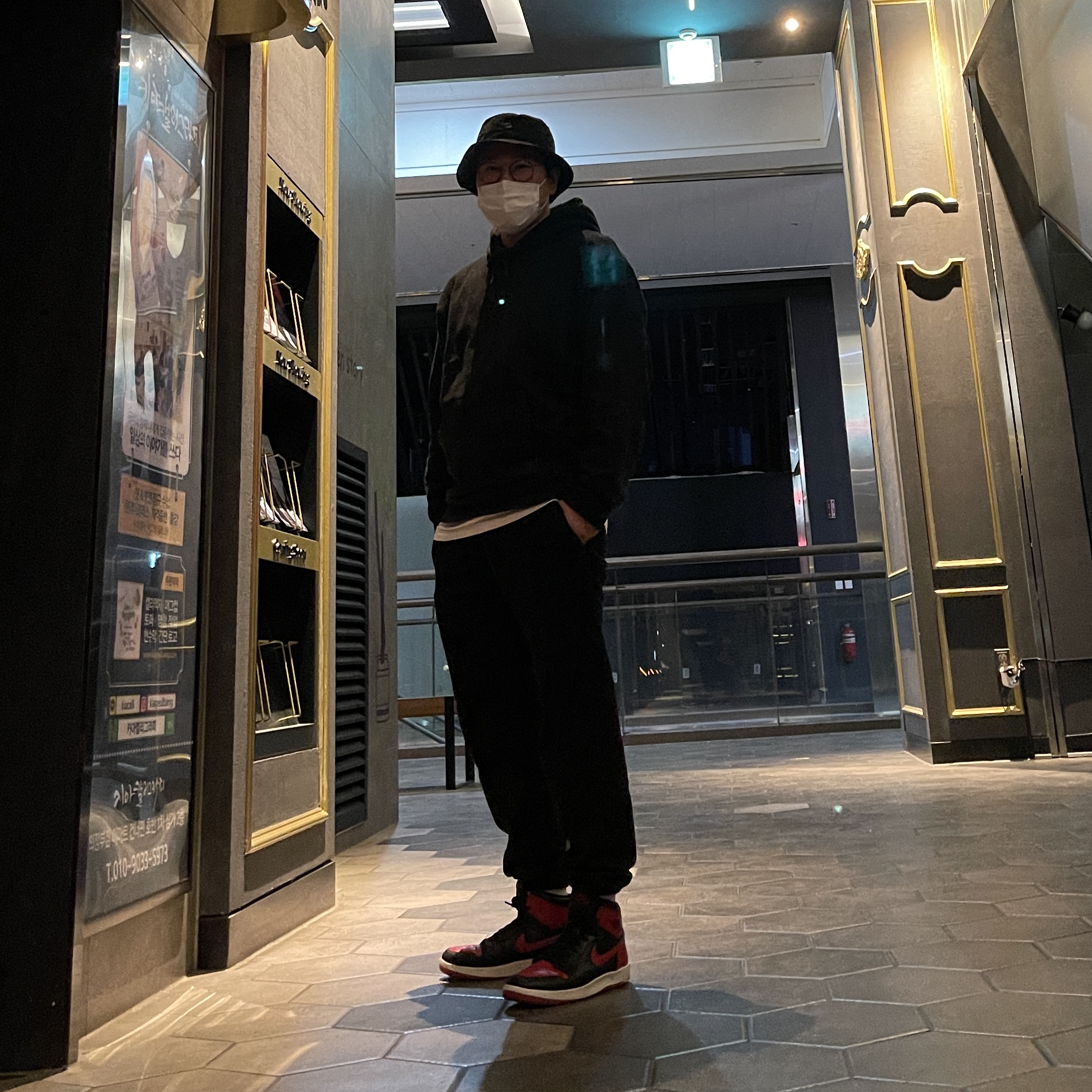 Jordan 1.5 Retro Bred, Jordan Jumpman Washed Bucket Hat Black 착용 스타일 - 2