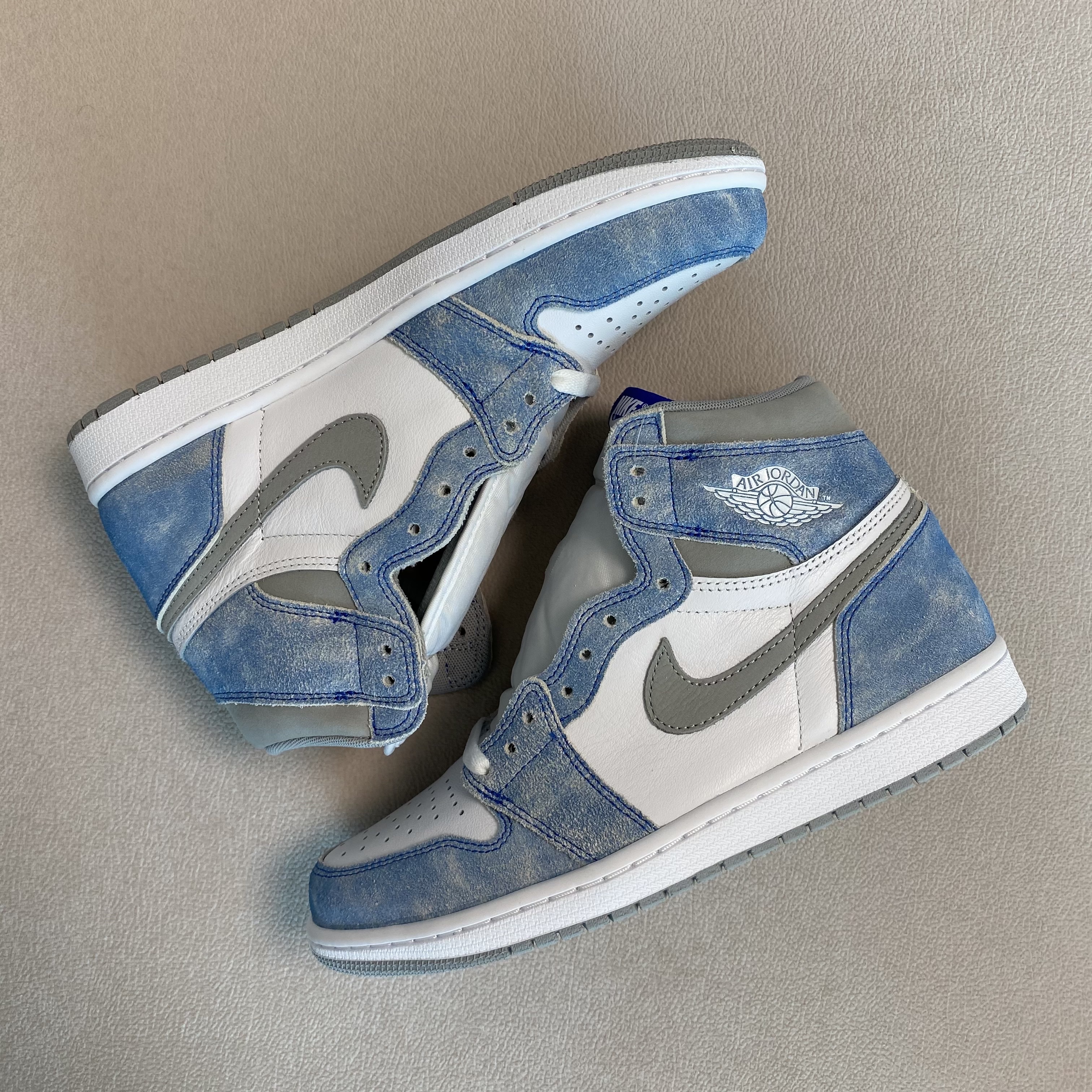 Jordan 1 Retro High OG Hyper Royal 착용 스타일 - 3