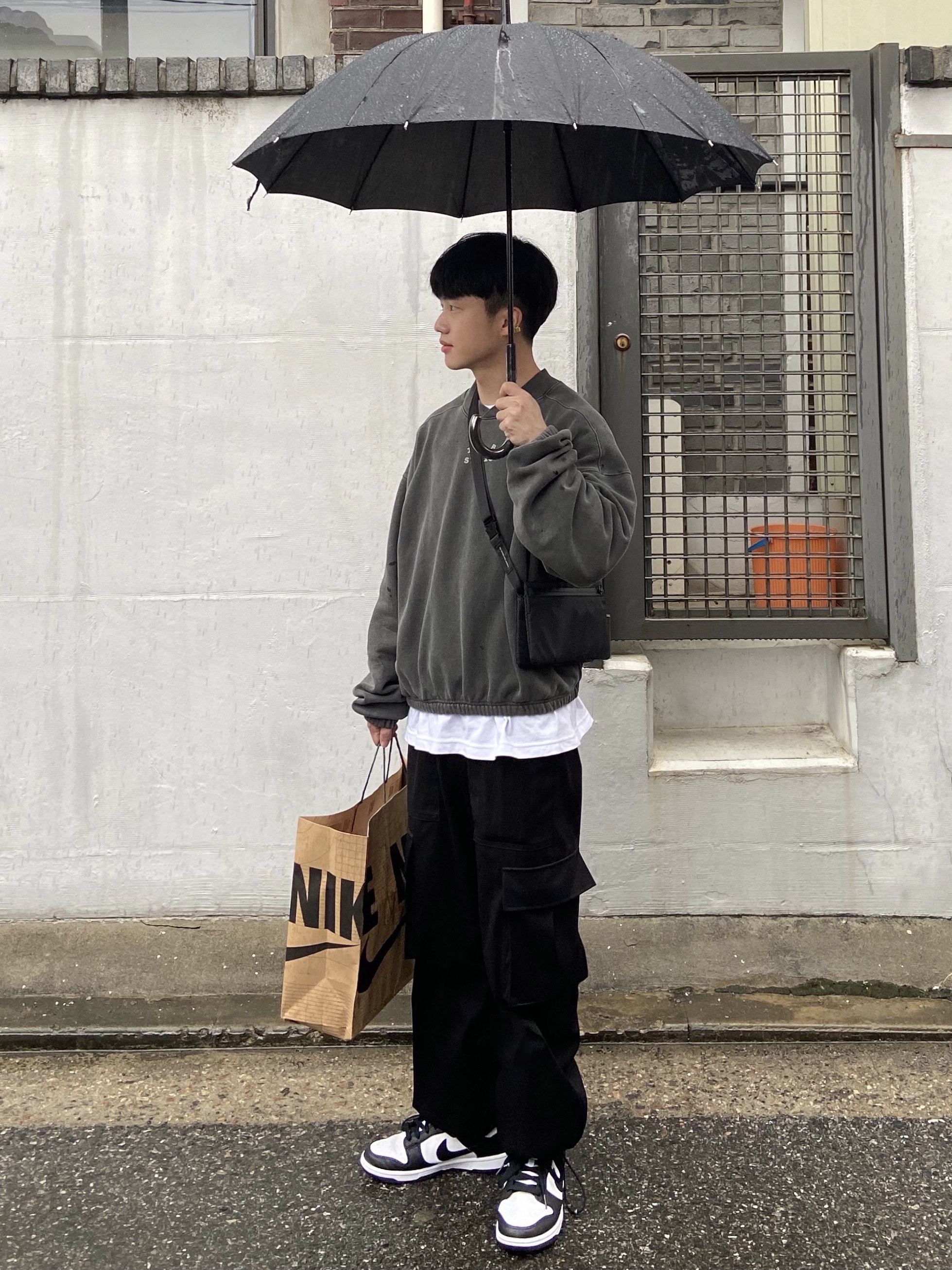 IAB Studio Pigment Crewneck Black, Nike Dunk Low Retro Black 착용 스타일