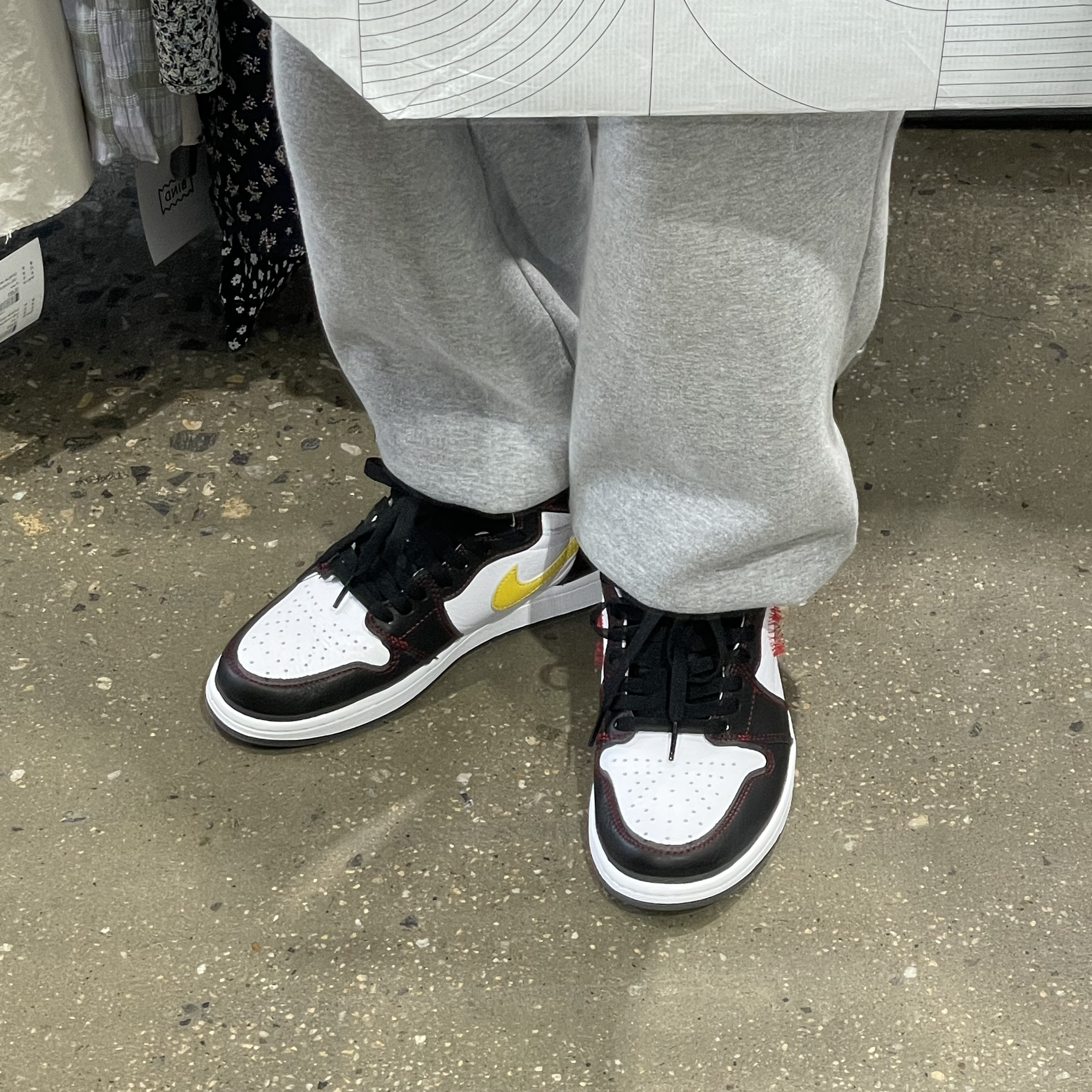 Jordan 1 Retro High Defiant White Black Gym Red 착용 스타일