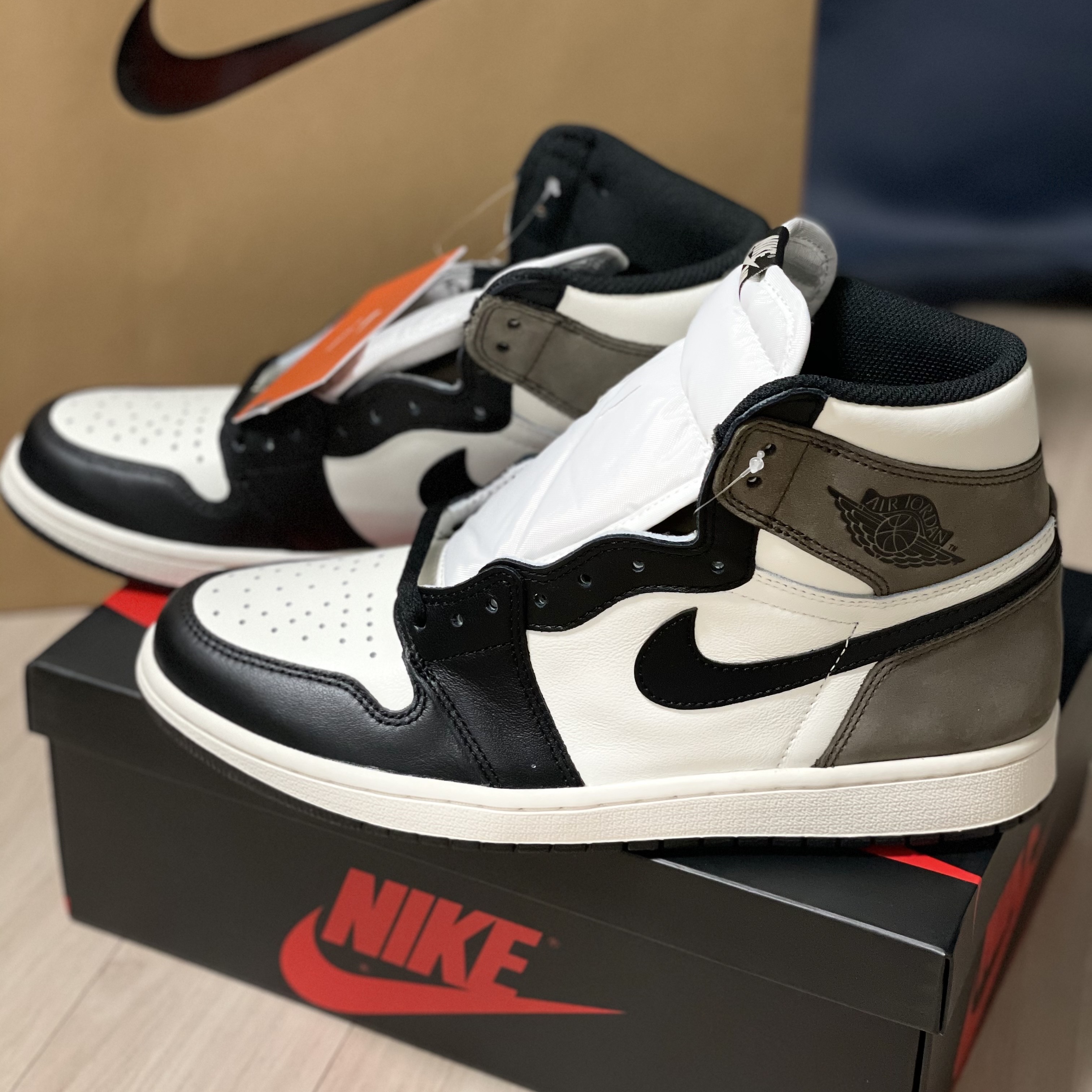 Jordan 1 Retro High OG Black Mocha 착용 스타일 - 2