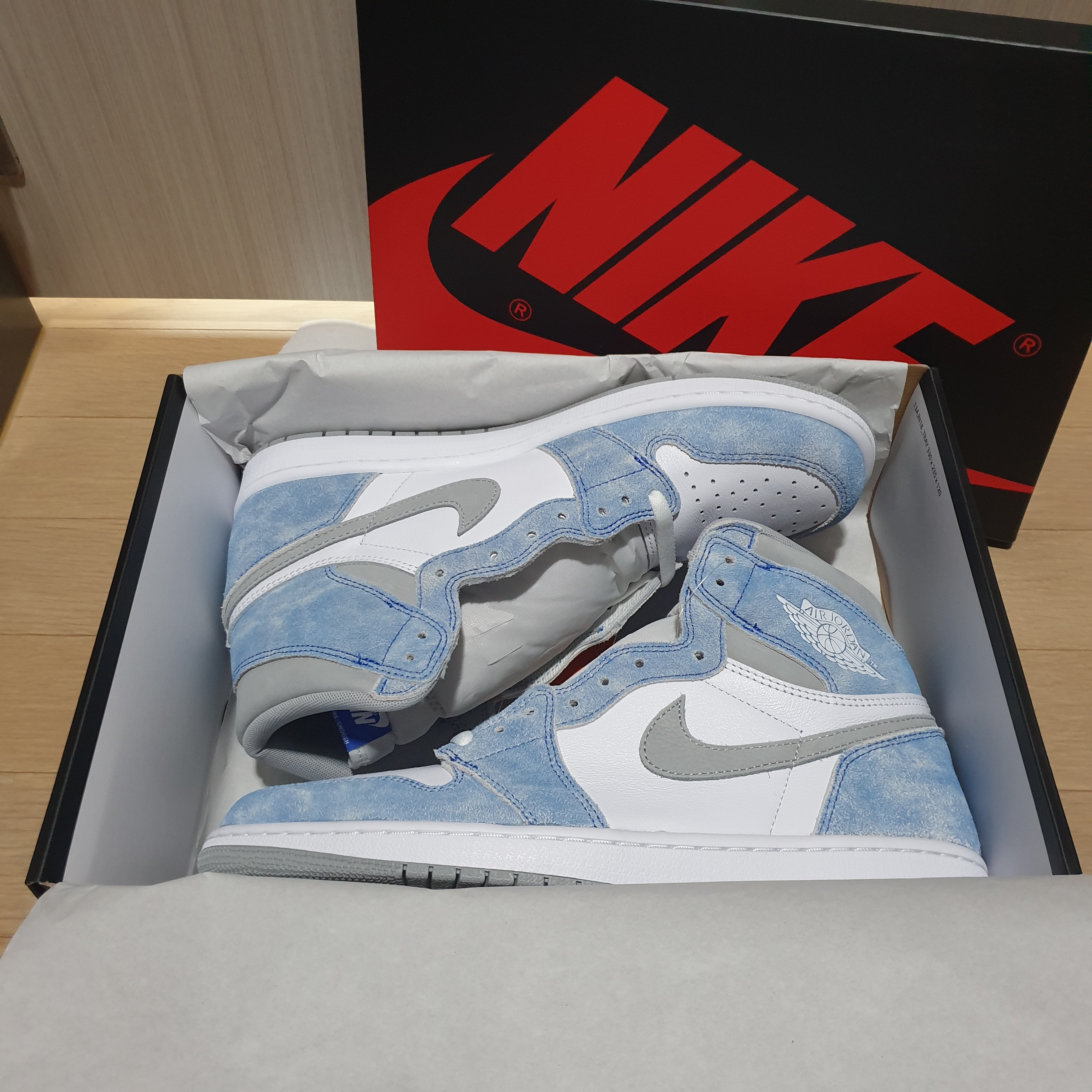 Jordan 1 Retro High OG Hyper Royal, Jordan 1 Retro High OG University Blue 착용 스타일 - 1