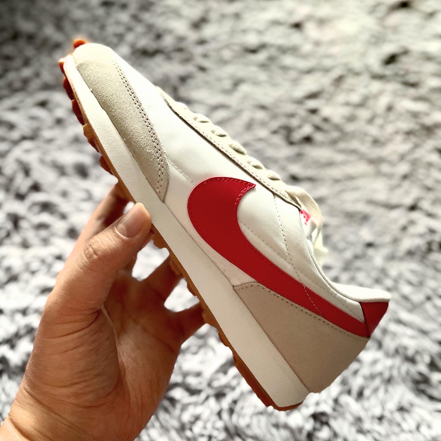 (W) Nike Daybreak Summit White University Red 착용 스타일 - 1