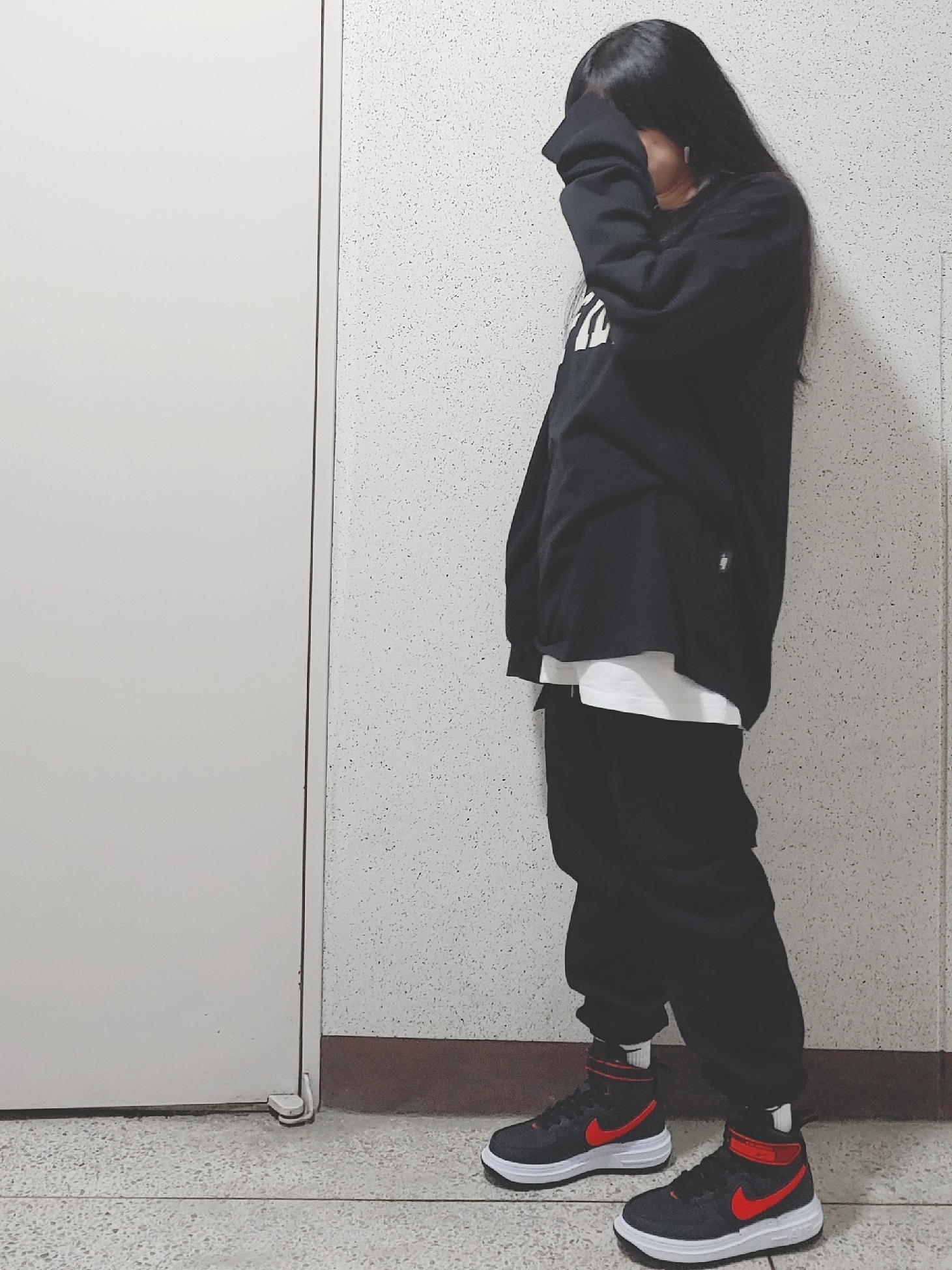 Nike Air Force 1 Boot Black Red 착용 스타일 - 1