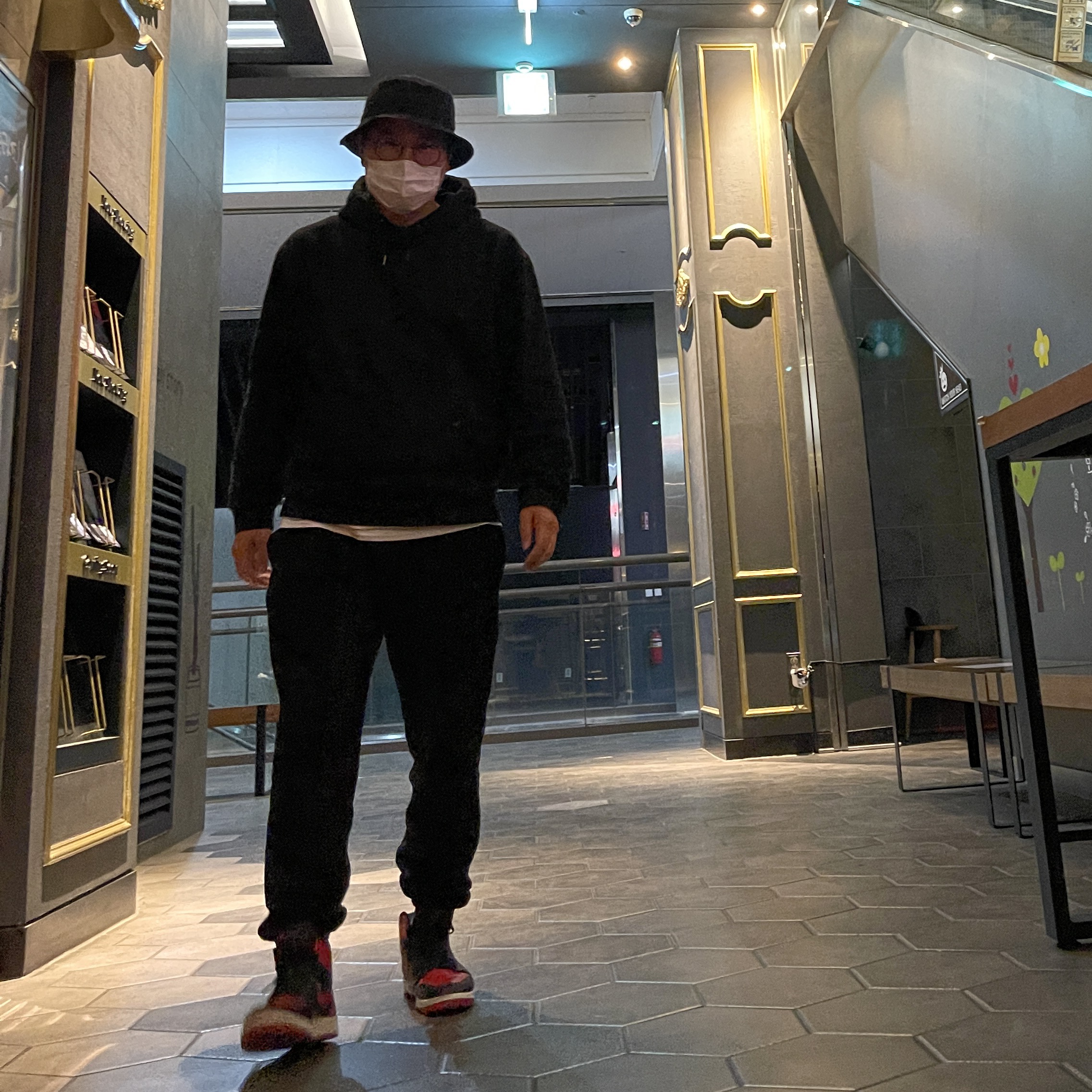 Jordan 1.5 Retro Bred, Jordan Jumpman Washed Bucket Hat Black 착용 스타일 - 3