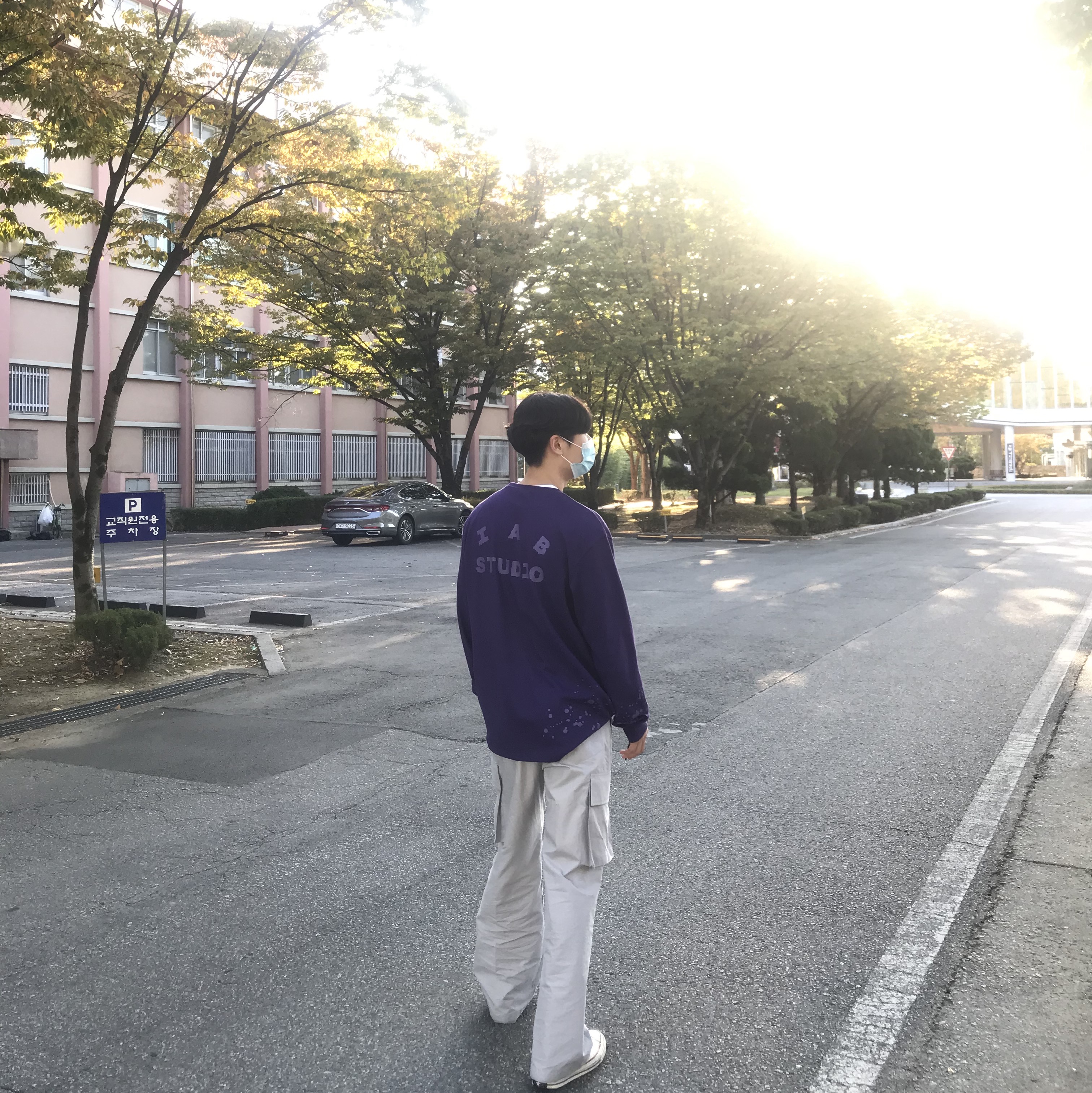 IAB Studio Long Sleeve T-Shirt Purple Splashed, Converse Chuck 70 High Parchment 착용 스타일 - 2