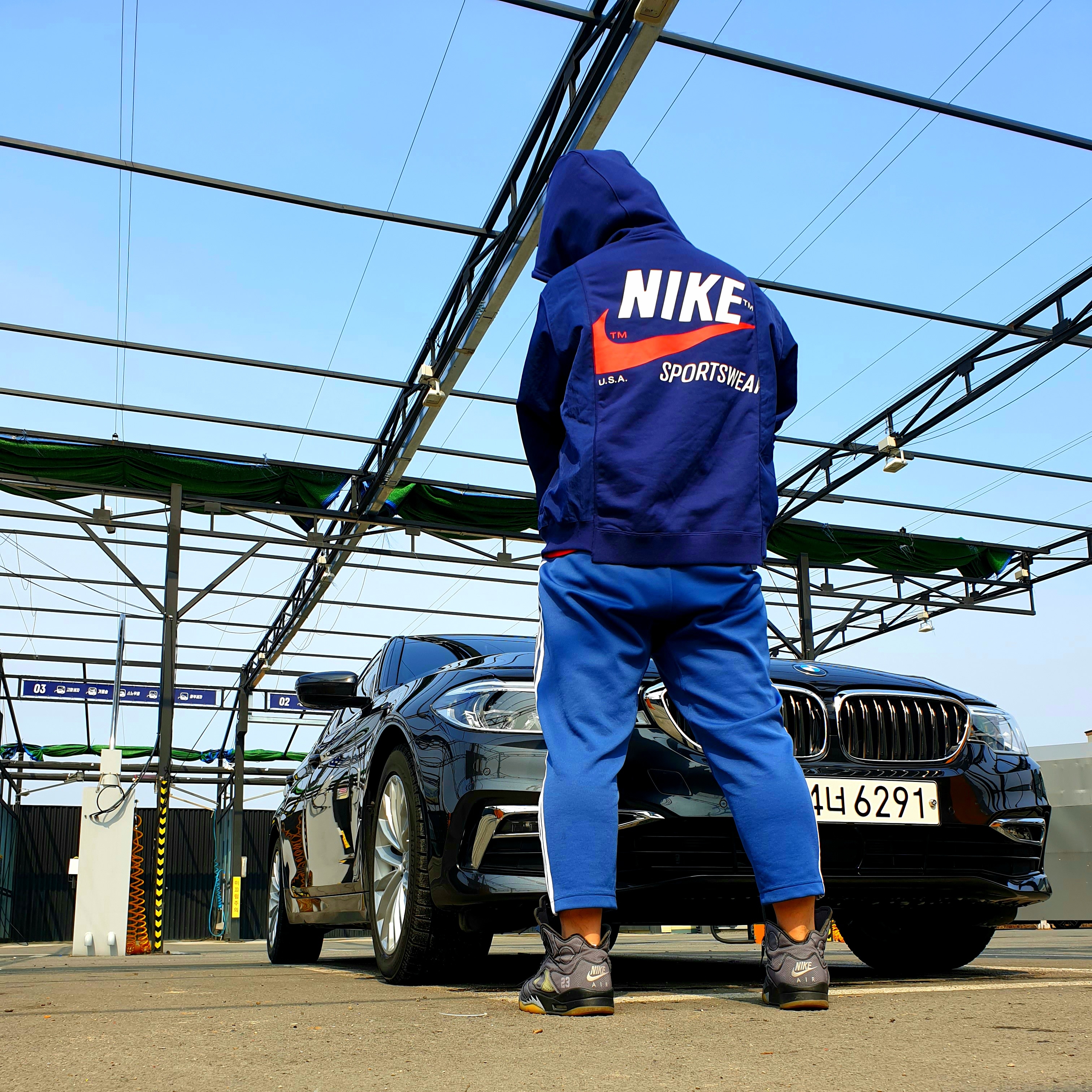 Nike NSW Hoodie BRS Midnight Navy, Palace x Adidas Firebird Track Pants Black - 20FW 착용 스타일