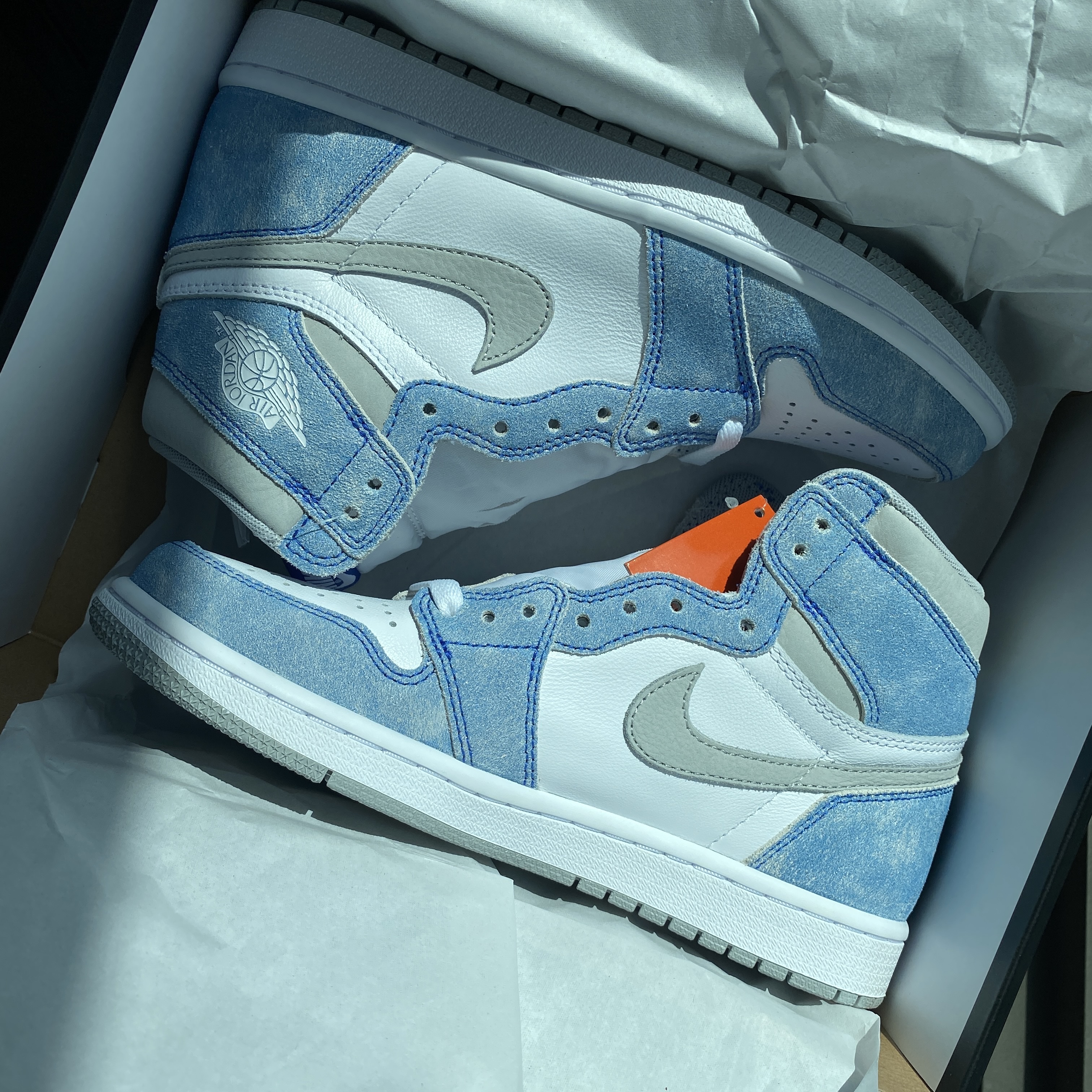 Jordan 1 Retro High OG Hyper Royal 착용 스타일