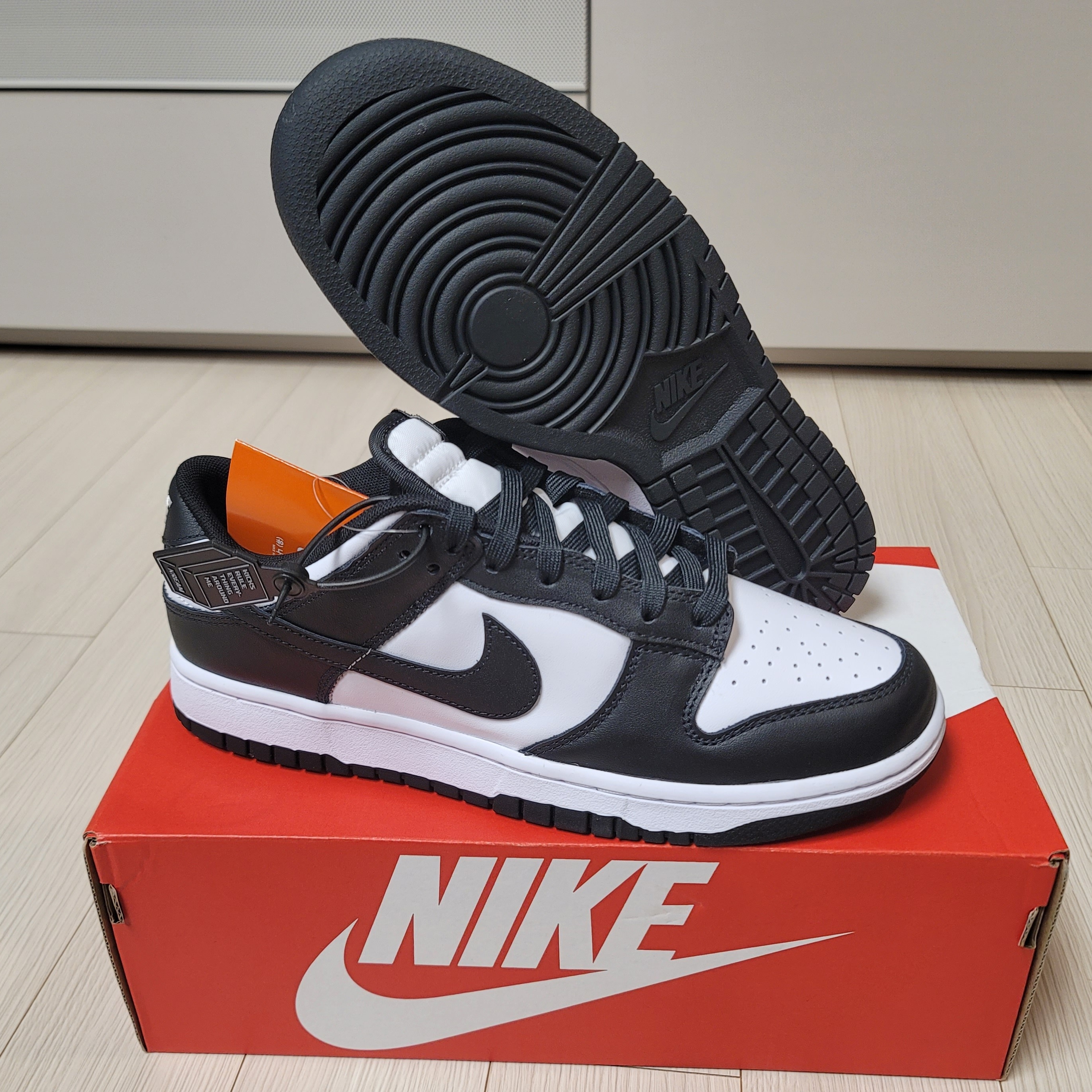 Nike Dunk Low Retro Black 착용 스타일 - 2