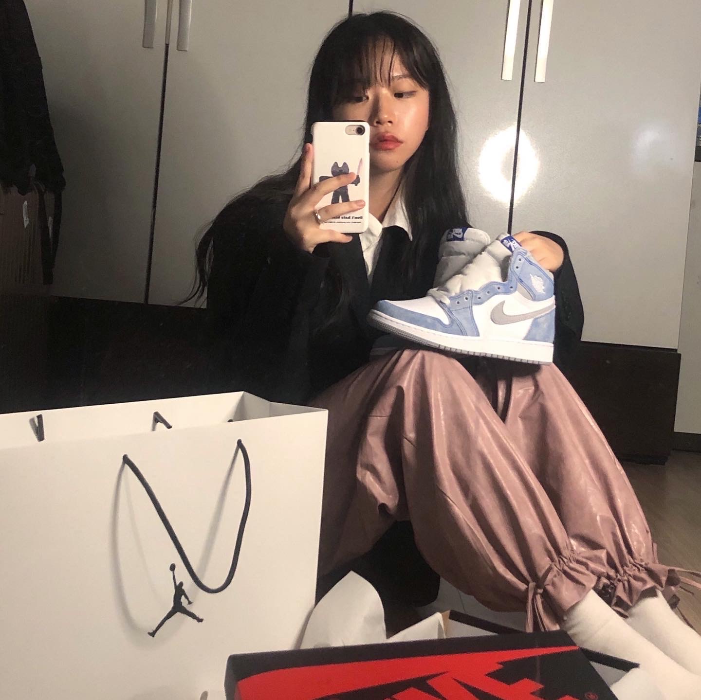 (GS) Jordan 1 Retro High OG Hyper Royal, Jordan 1 Retro High OG Hyper Royal 착용 스타일 - 1