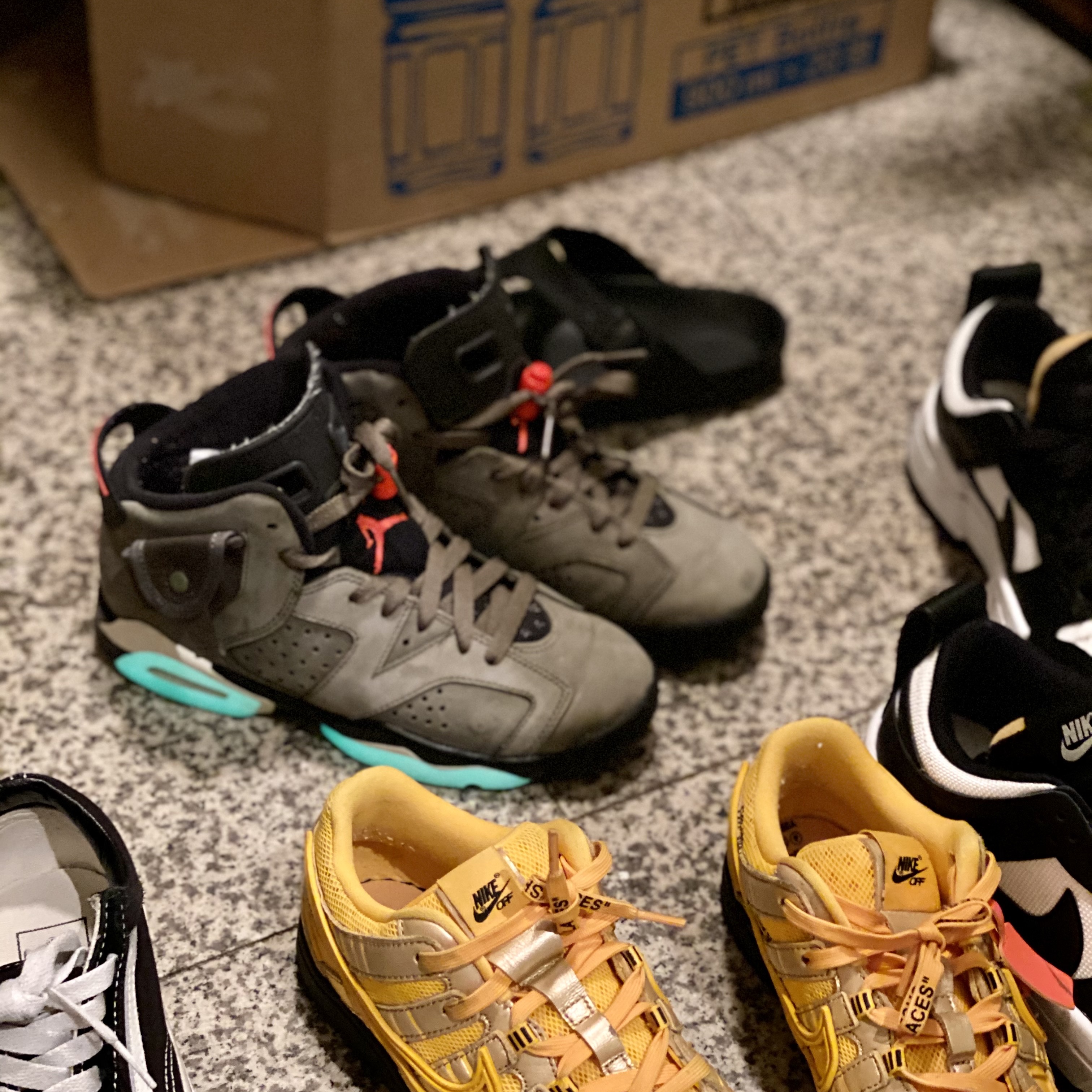 (GS) Jordan 6 x Travis Scott Retro Olive, (PS) Nike x Off-White Air Rubber Dunk University Gold 착용 스타일 - 2