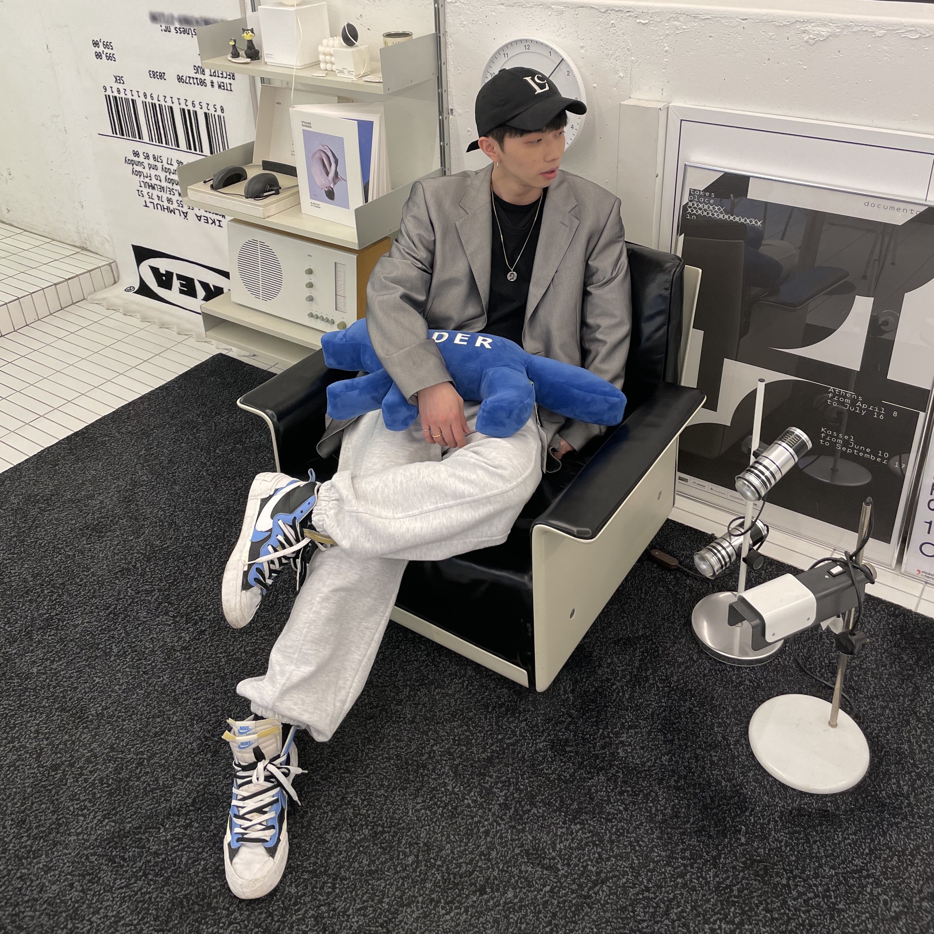 Nike x Sacai Blazer Mid White Black Legend Blue 착용 스타일