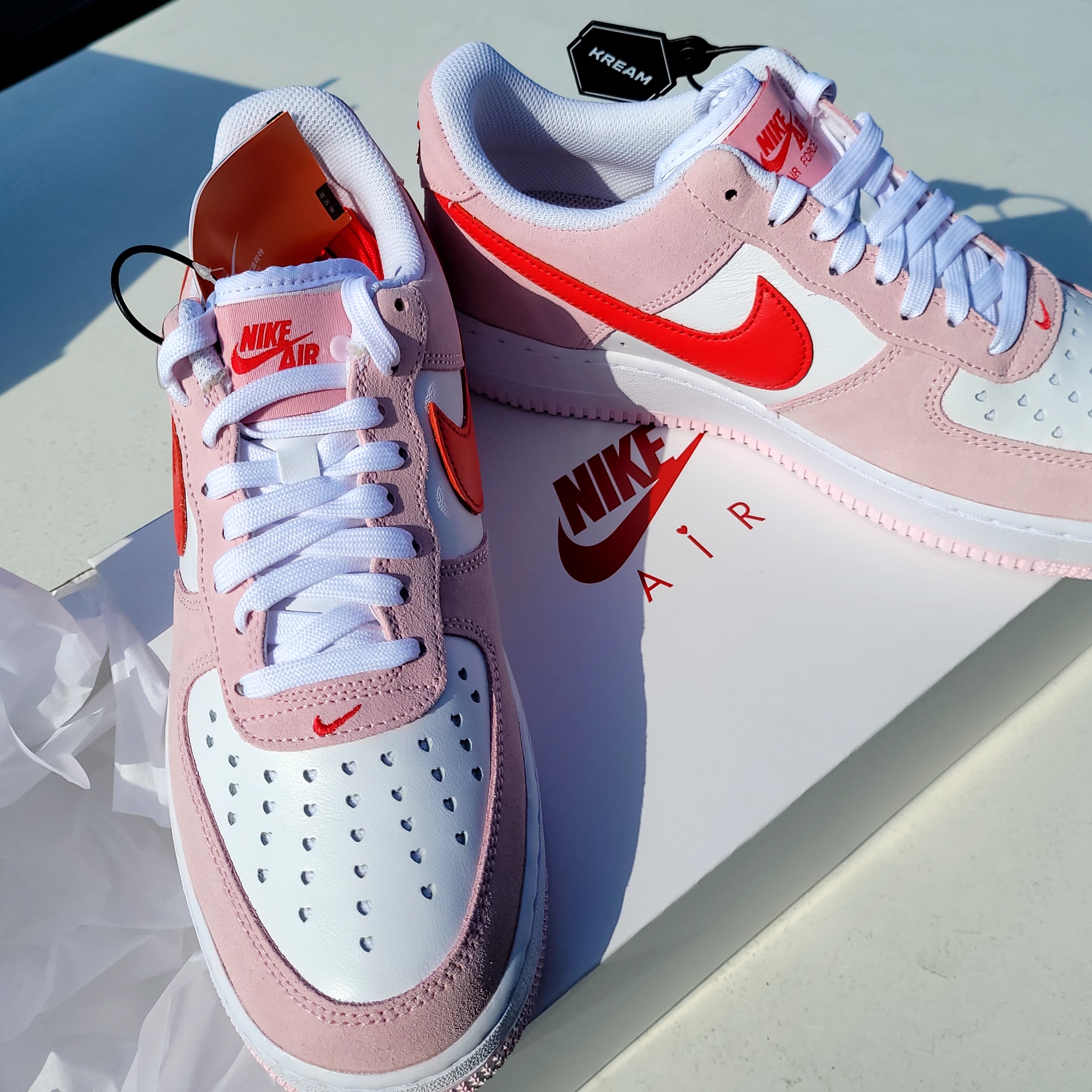 Nike Air Force 1 '07 QS Valentine's Day 착용 스타일 - 3