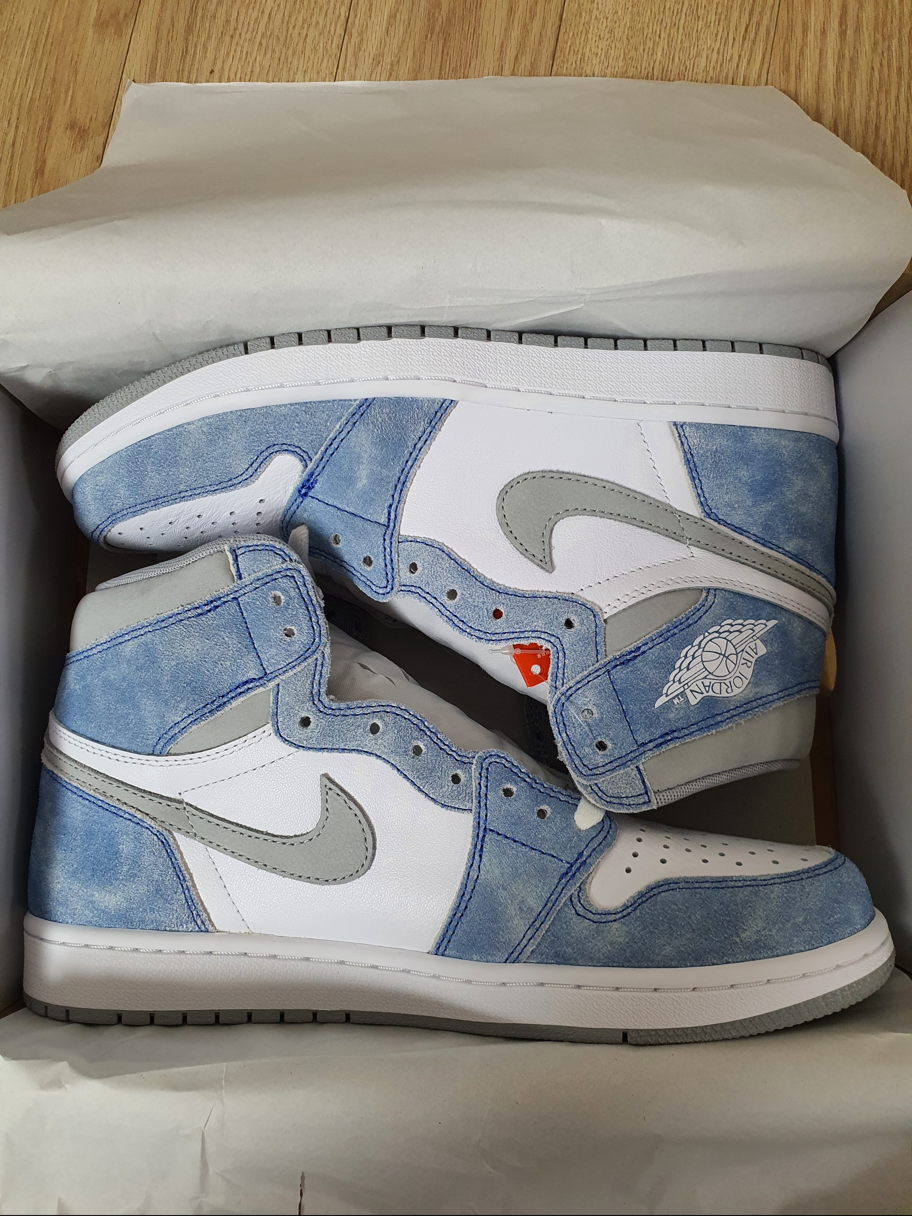 Jordan 1 Retro High OG Hyper Royal 착용 스타일 - 5