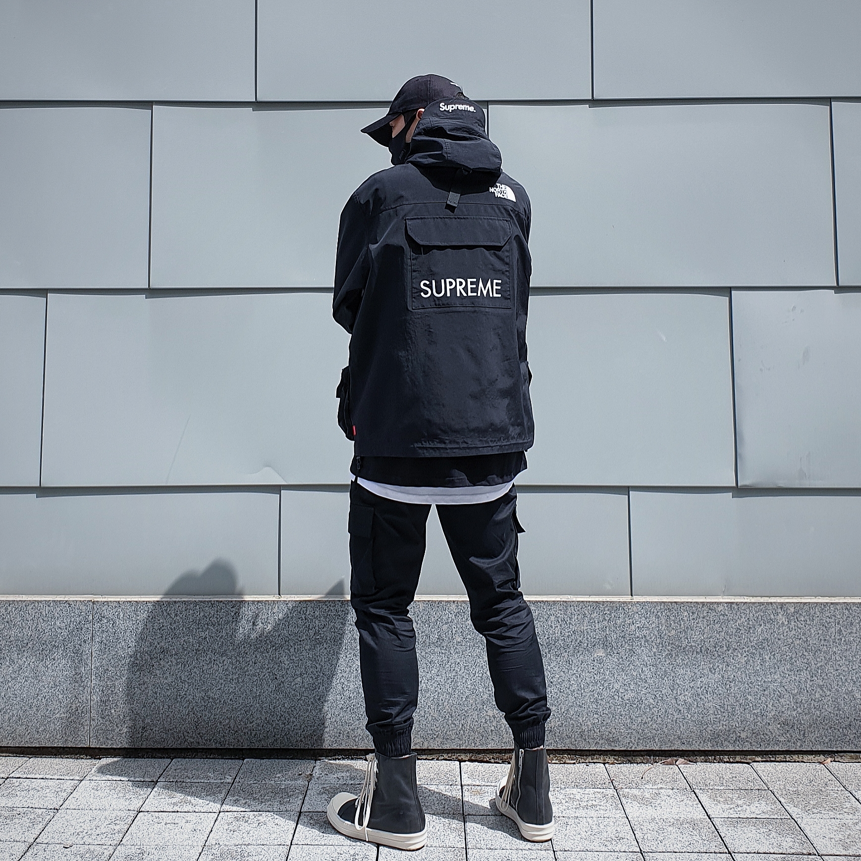 Supreme x The North Face Cargo Jacket Black - 20SS 착용 스타일 - 3