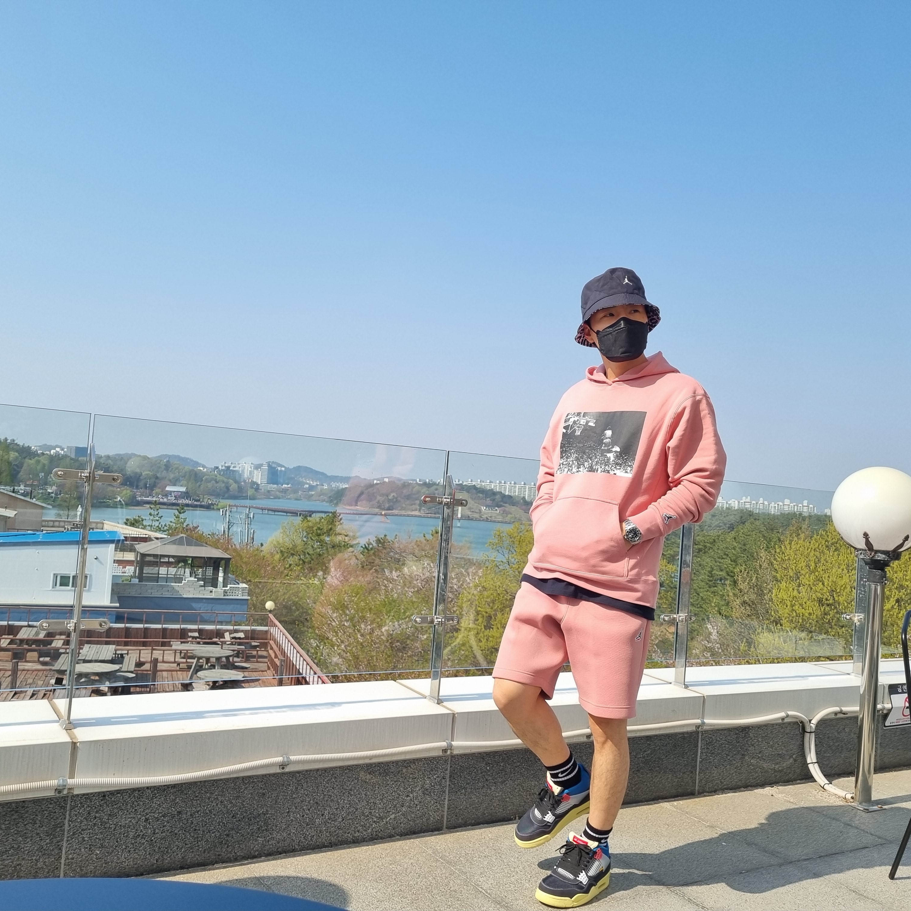 Jordan 4 x Union Retro Off Noir, Jordan x Union Flying High Hooded Sweatshirt Rust Pink 착용 스타일 - 2