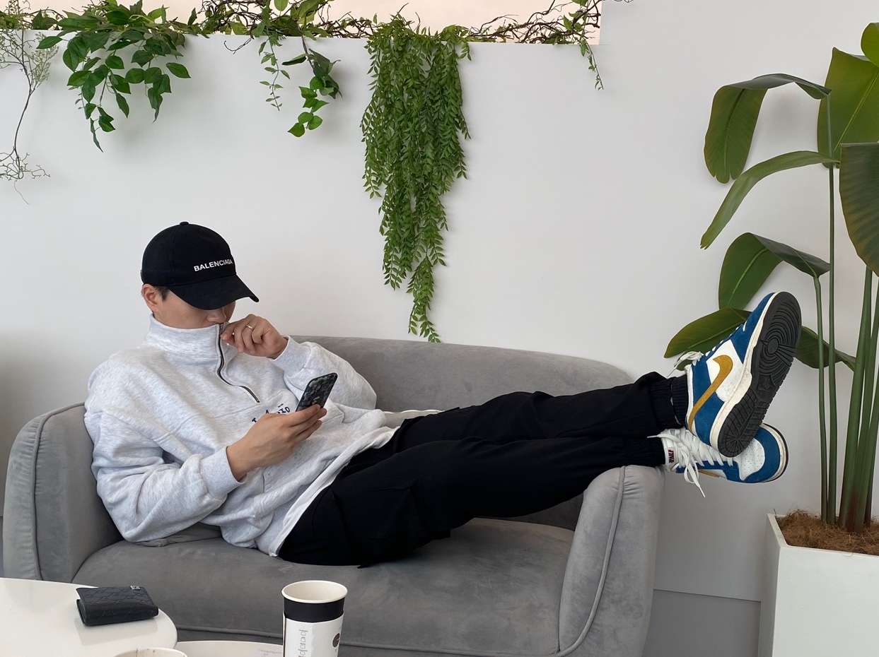 IAB Studio Half Zip Pullover Light Gray, Nike x Kasina Dunk Low 80's Bus 착용 스타일