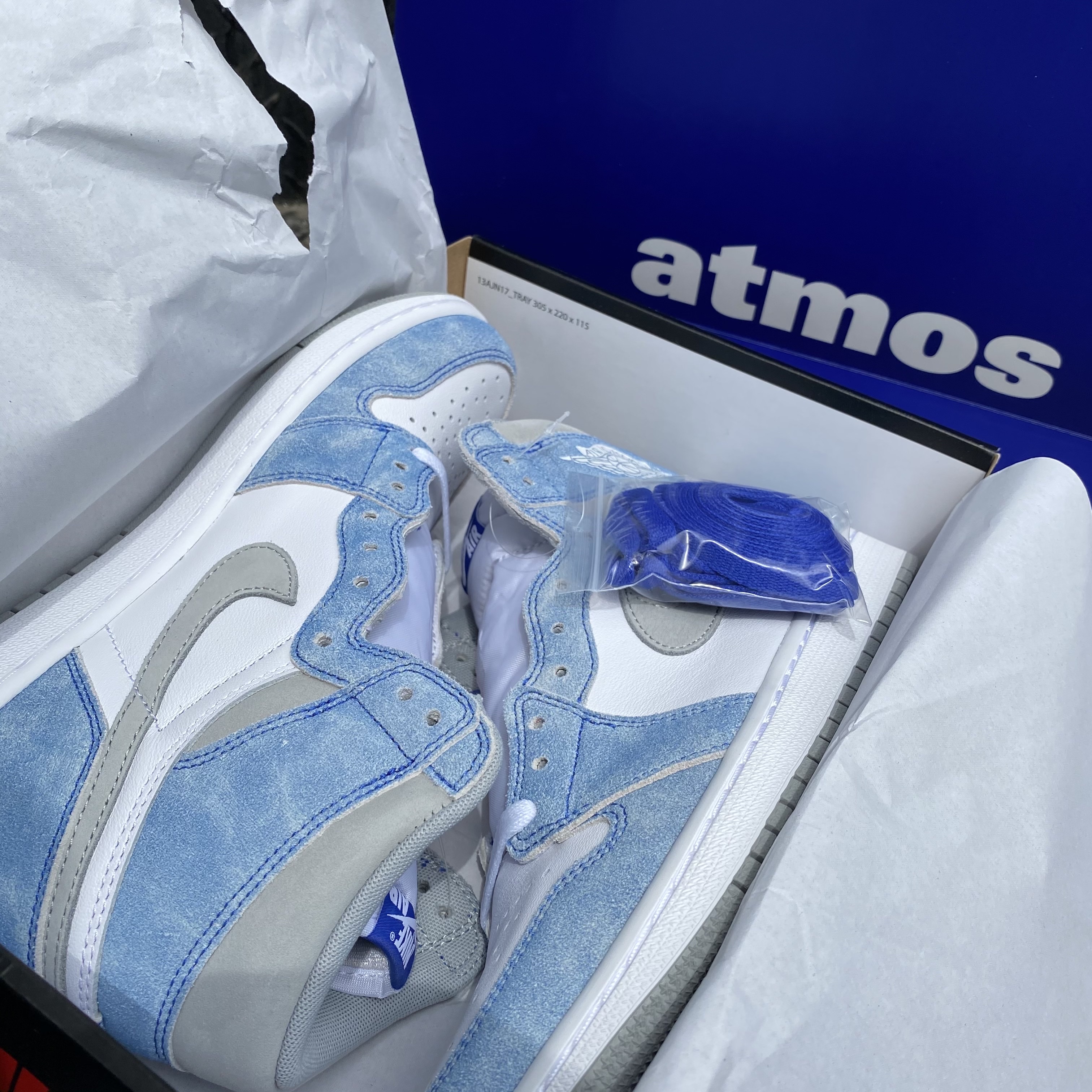 Jordan 1 Retro High OG Hyper Royal 착용 스타일