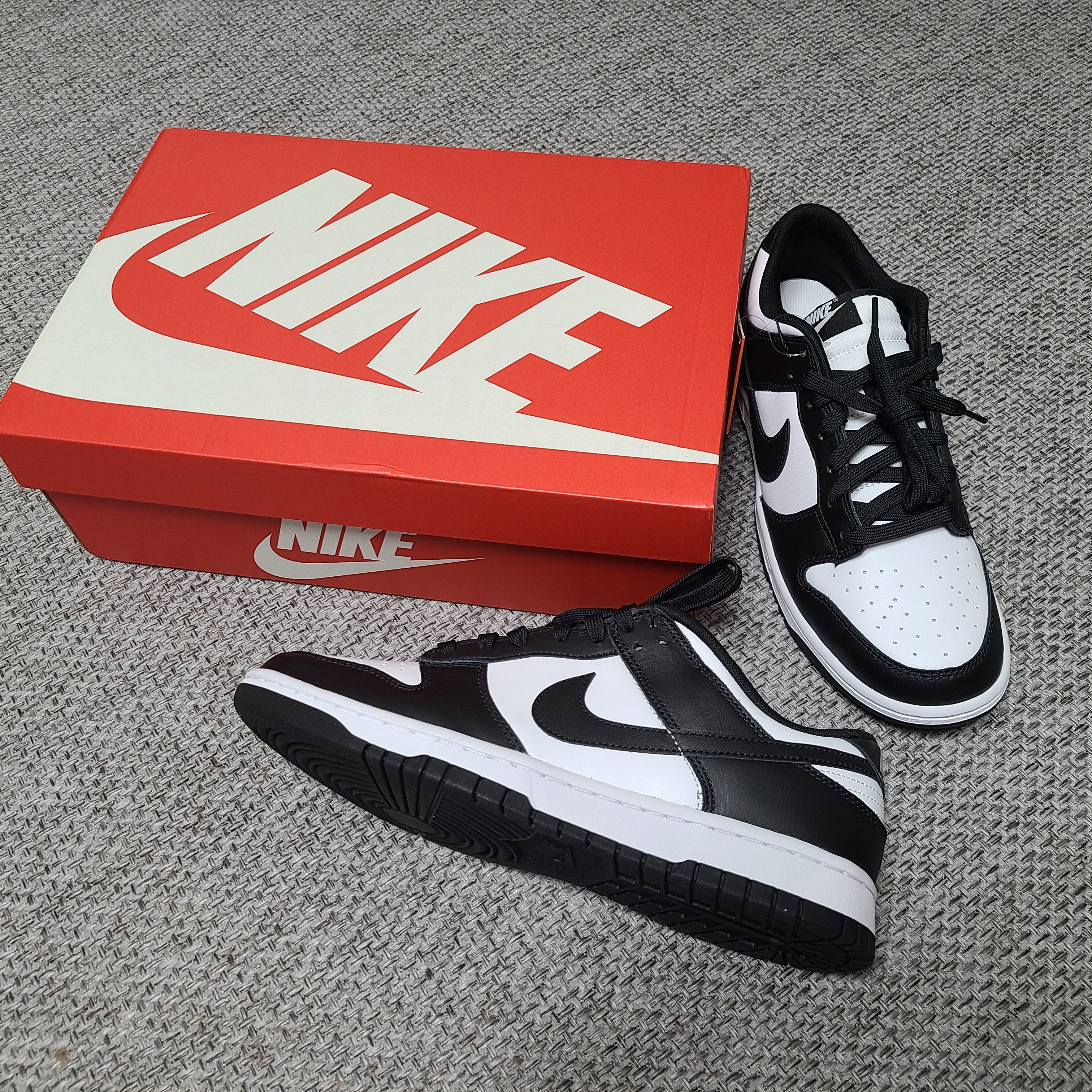 Nike Dunk Low Retro Black 착용 스타일 - 1