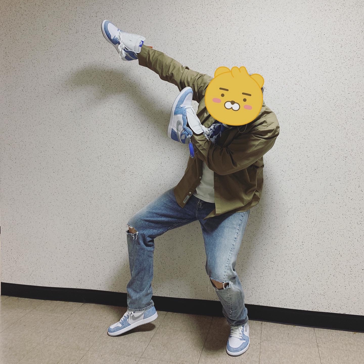 Jordan 1 Retro High OG Hyper Royal 착용 스타일 - 2