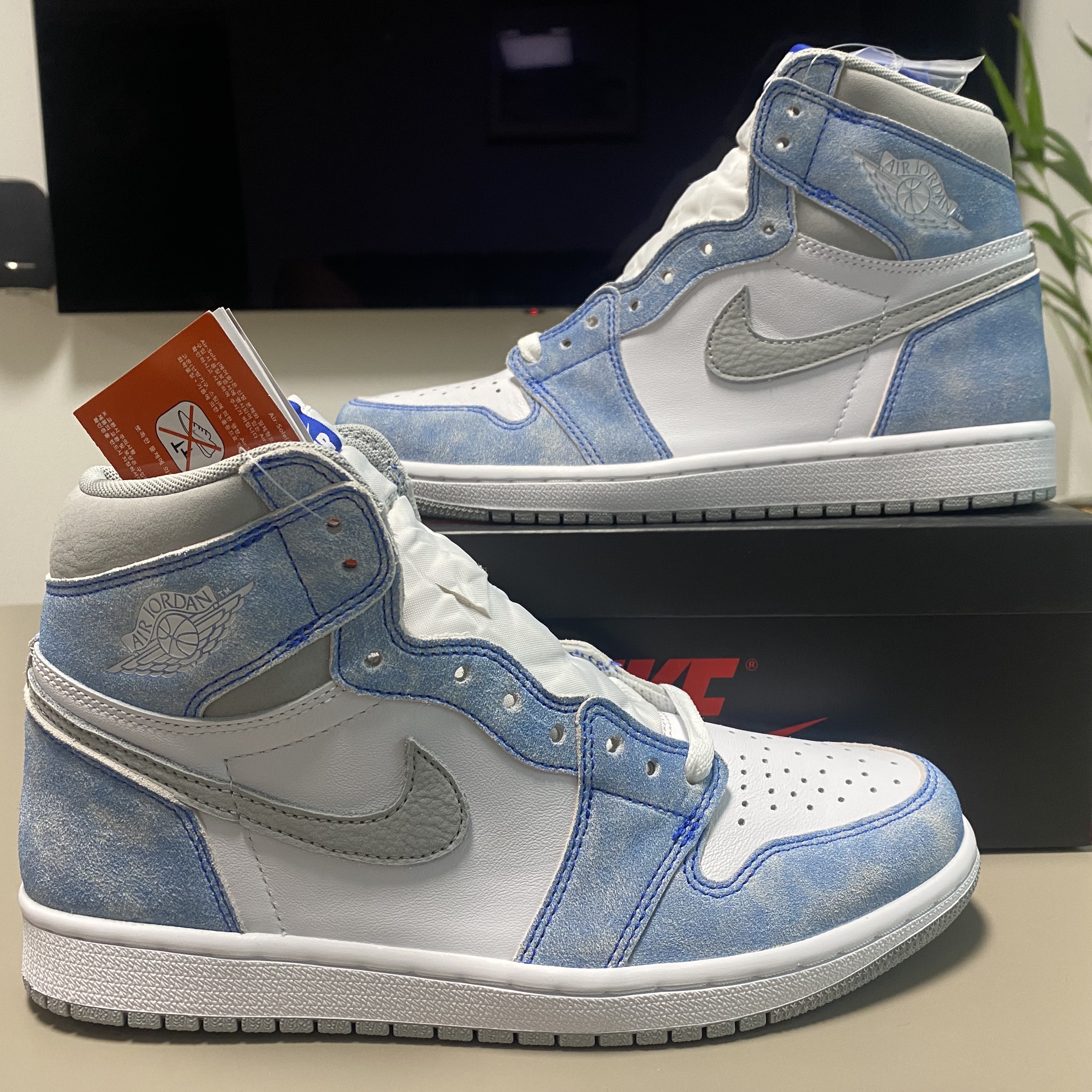 Jordan 1 Retro High OG Hyper Royal 착용 스타일