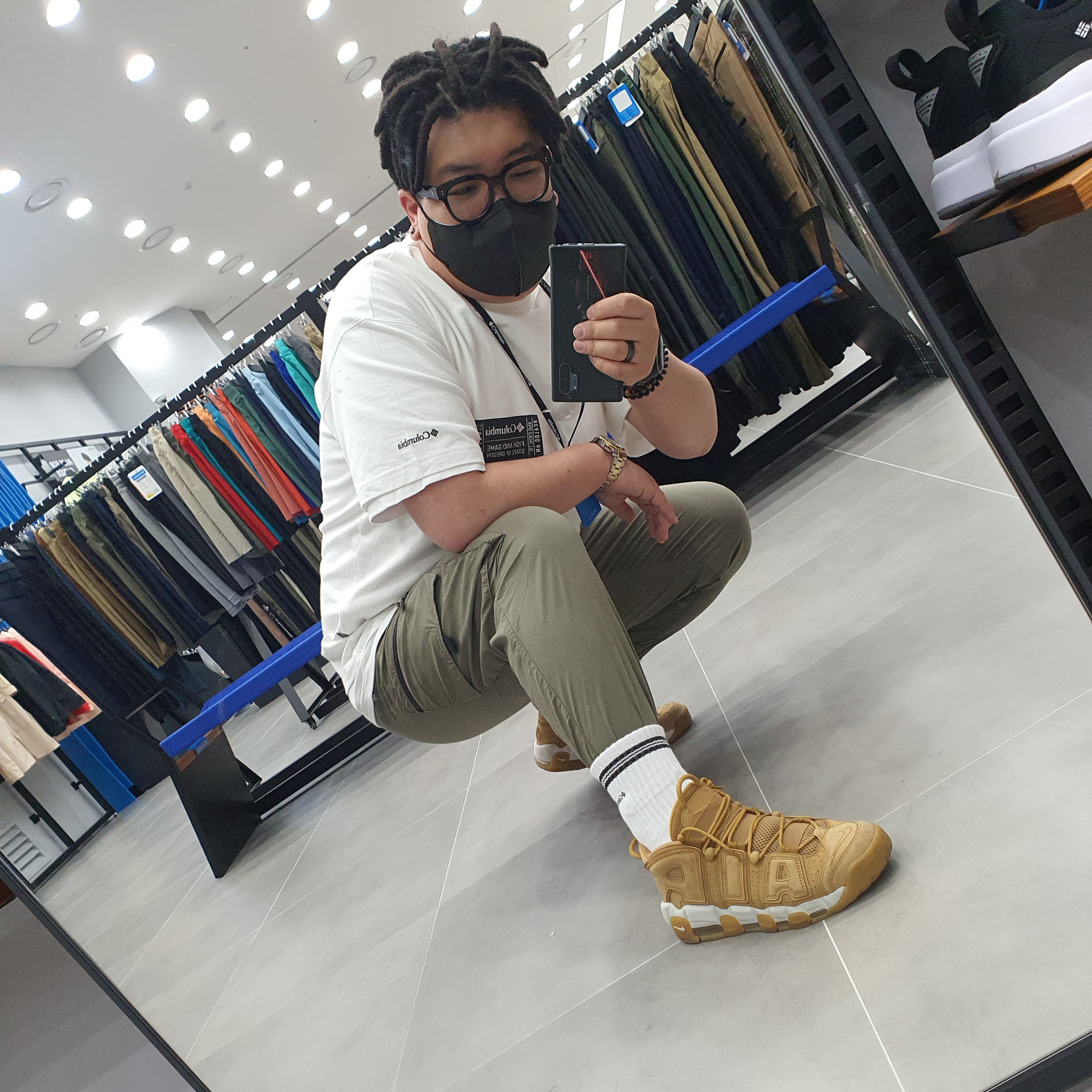 Nike Air More Uptempo Flax 착용 스타일