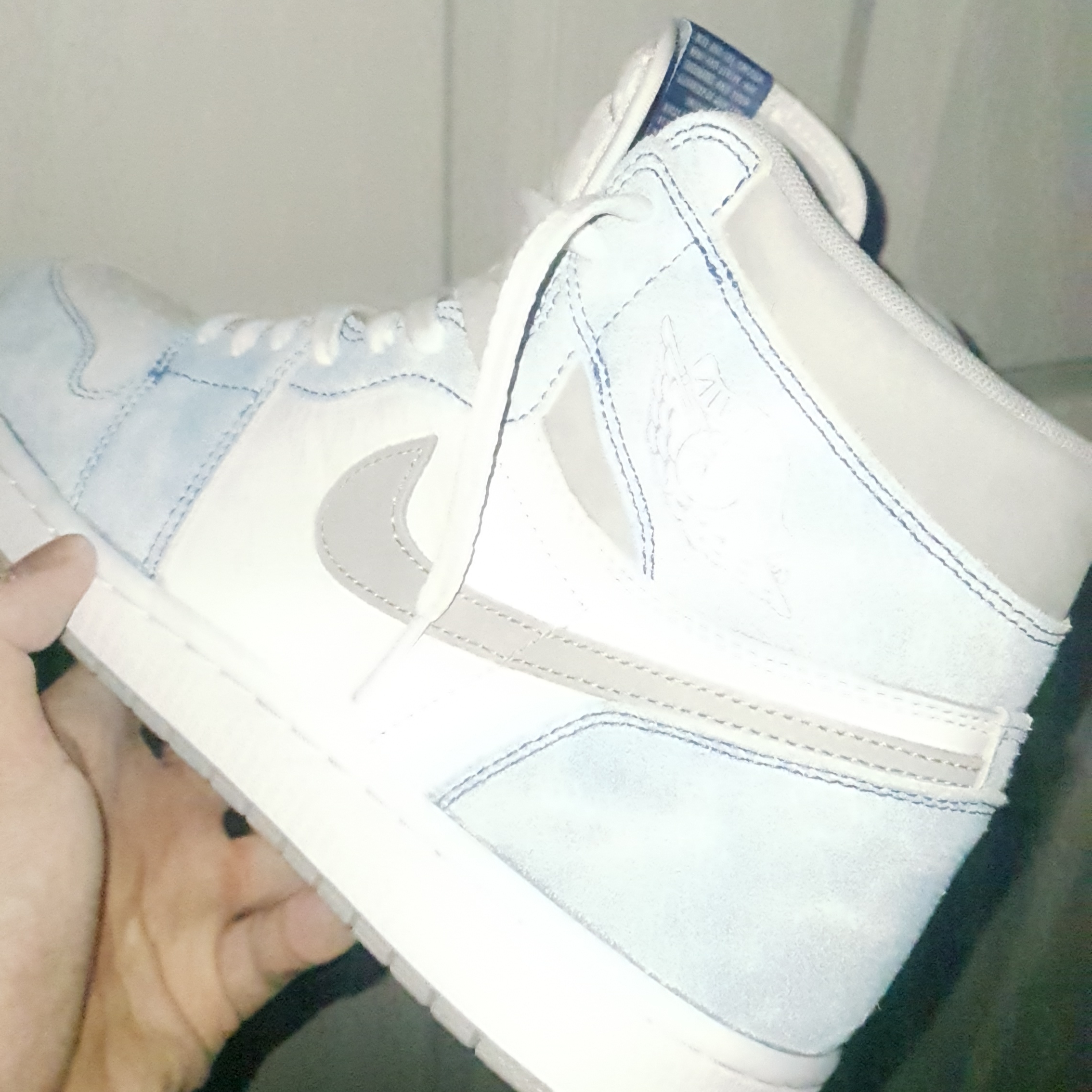 Jordan 1 Retro High OG Hyper Royal 착용 스타일 - 1