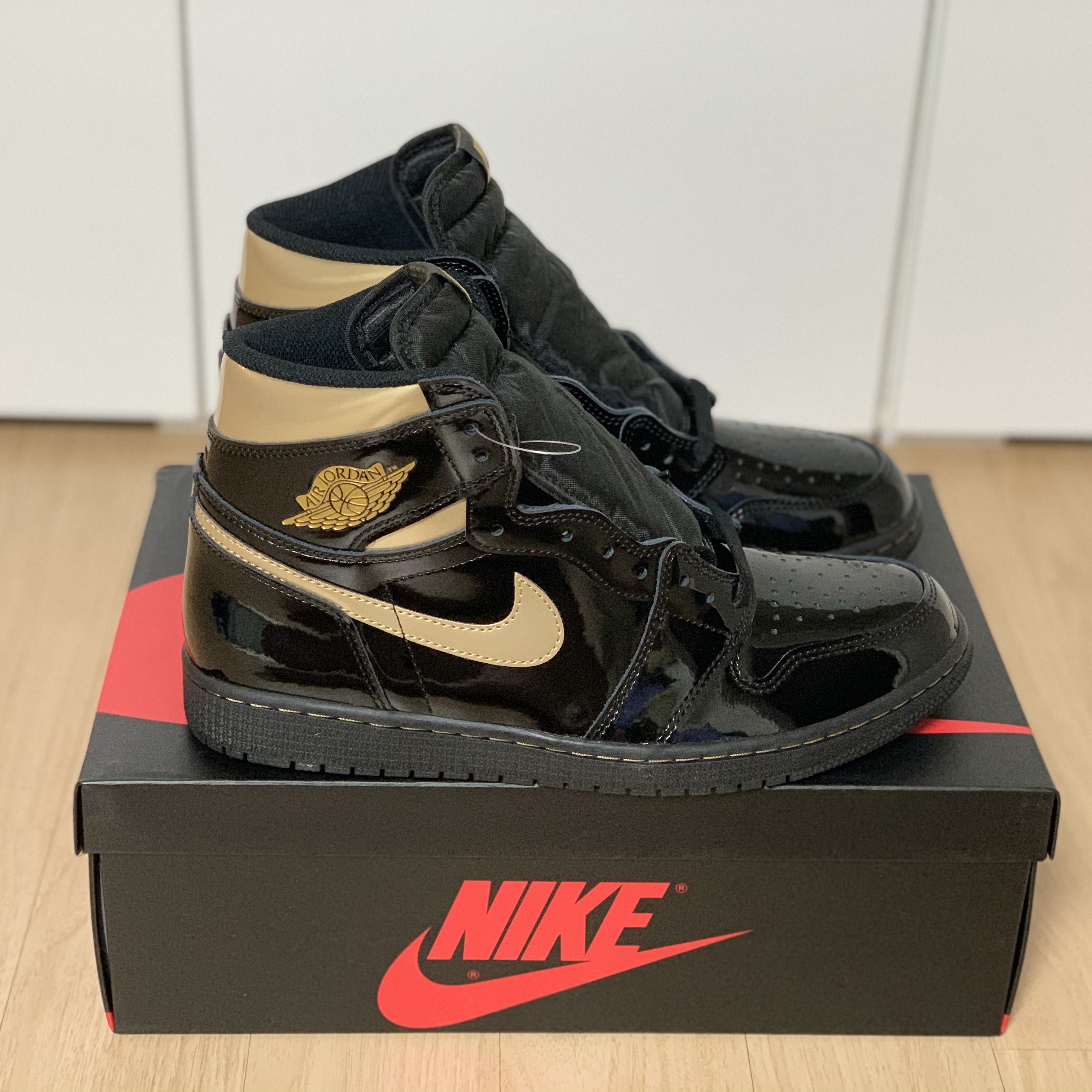 Jordan 1 Retro High OG Metallic Gold 착용 스타일 - 2