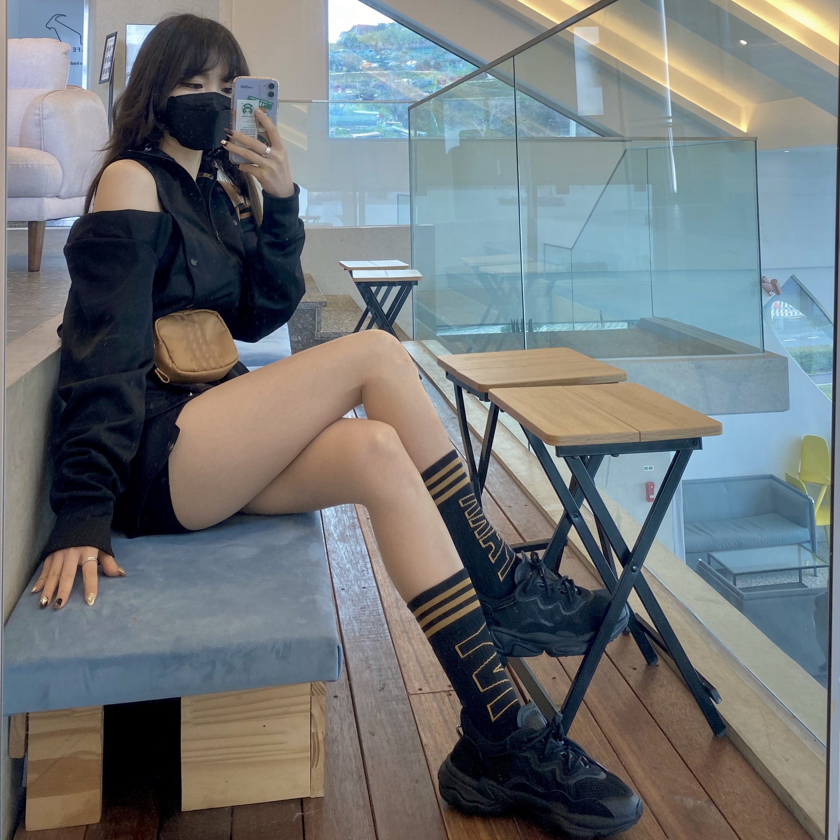 Adidas Ozweego Core Black 착용 스타일 - 1