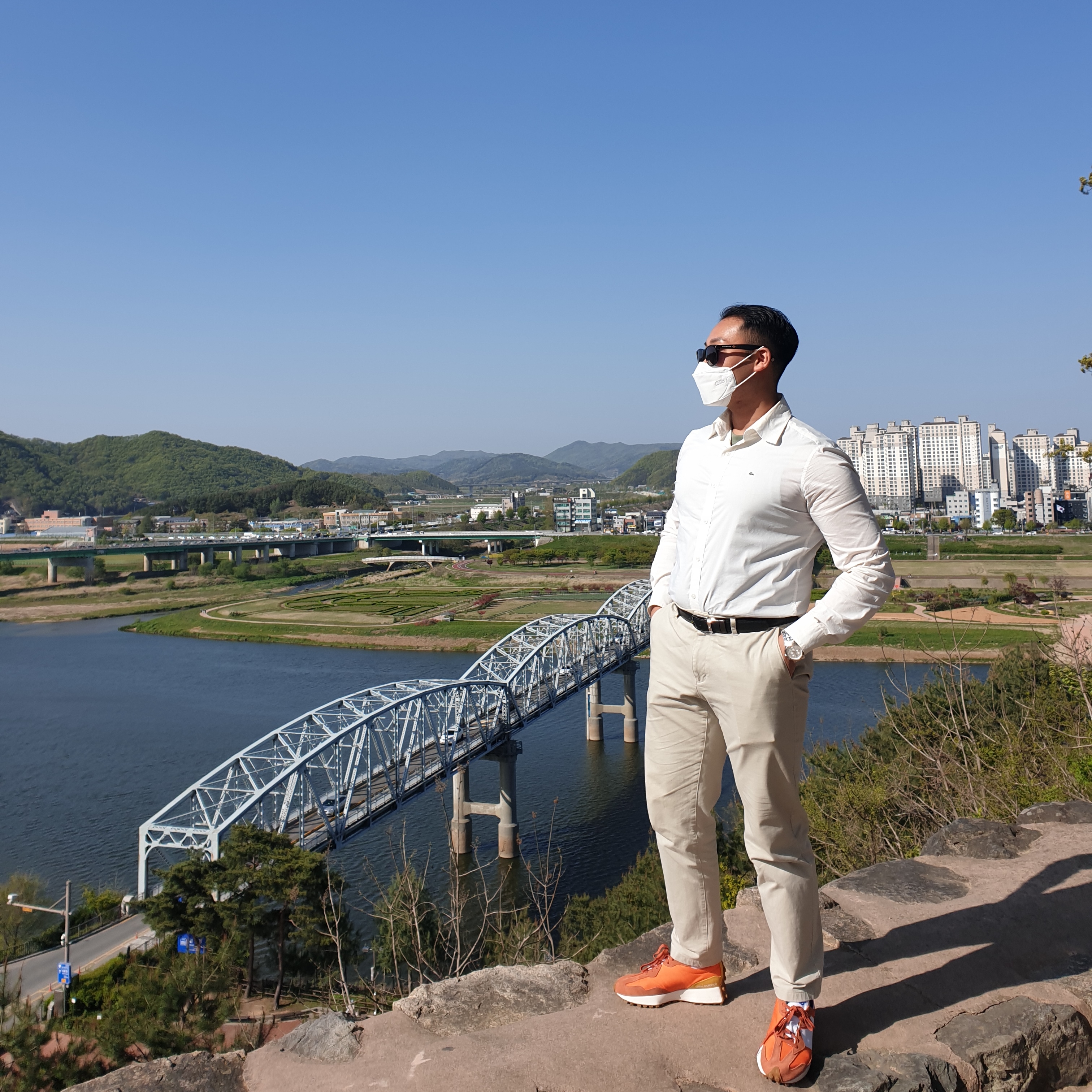 New Balance 327 Orange 착용 스타일