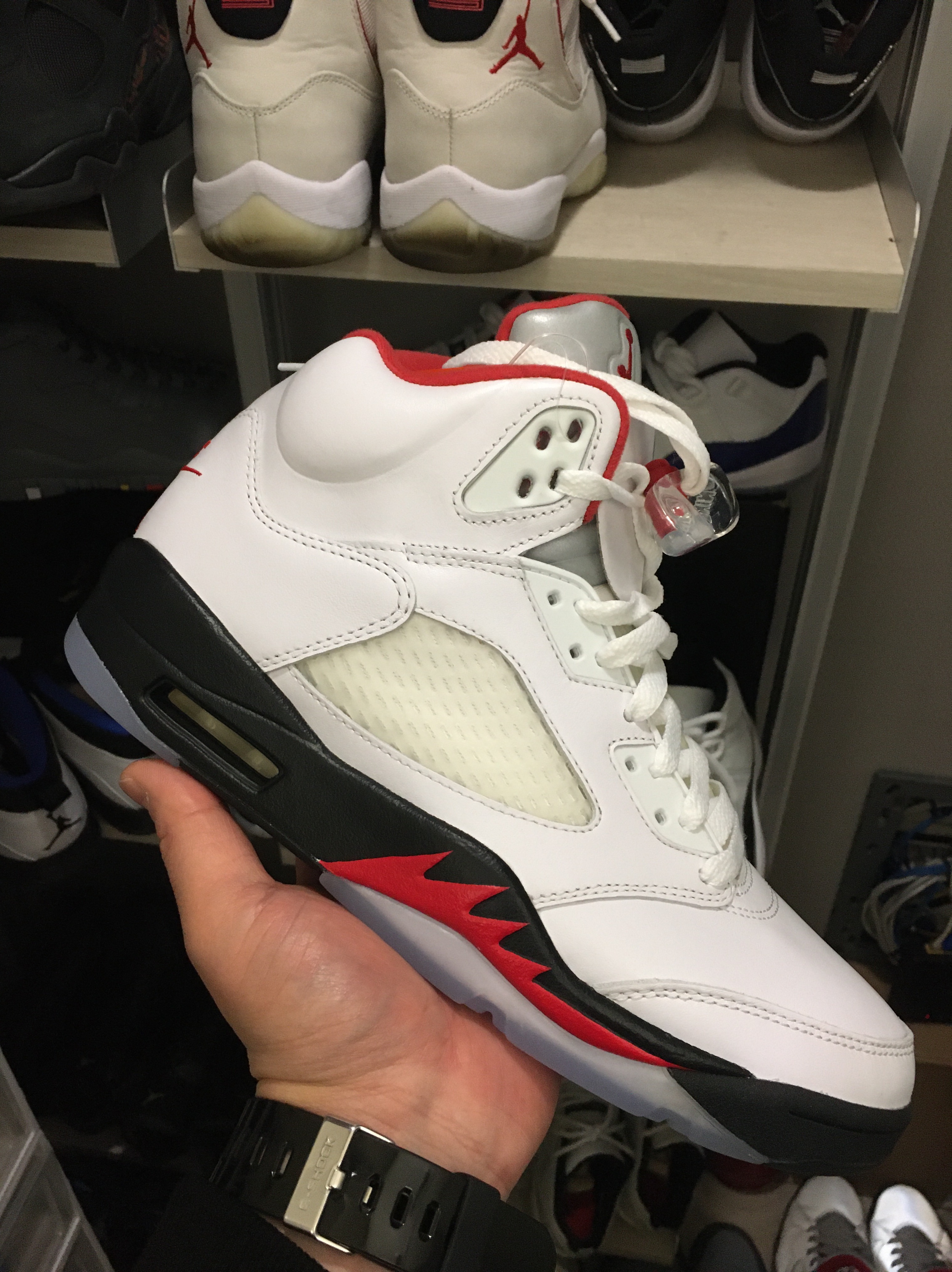 Jordan 5 Retro Fire Red Silver Tongue 2020, (GS) Jordan 5 Retro Fire Red Silver Tongue 2020 착용 스타일 - 1