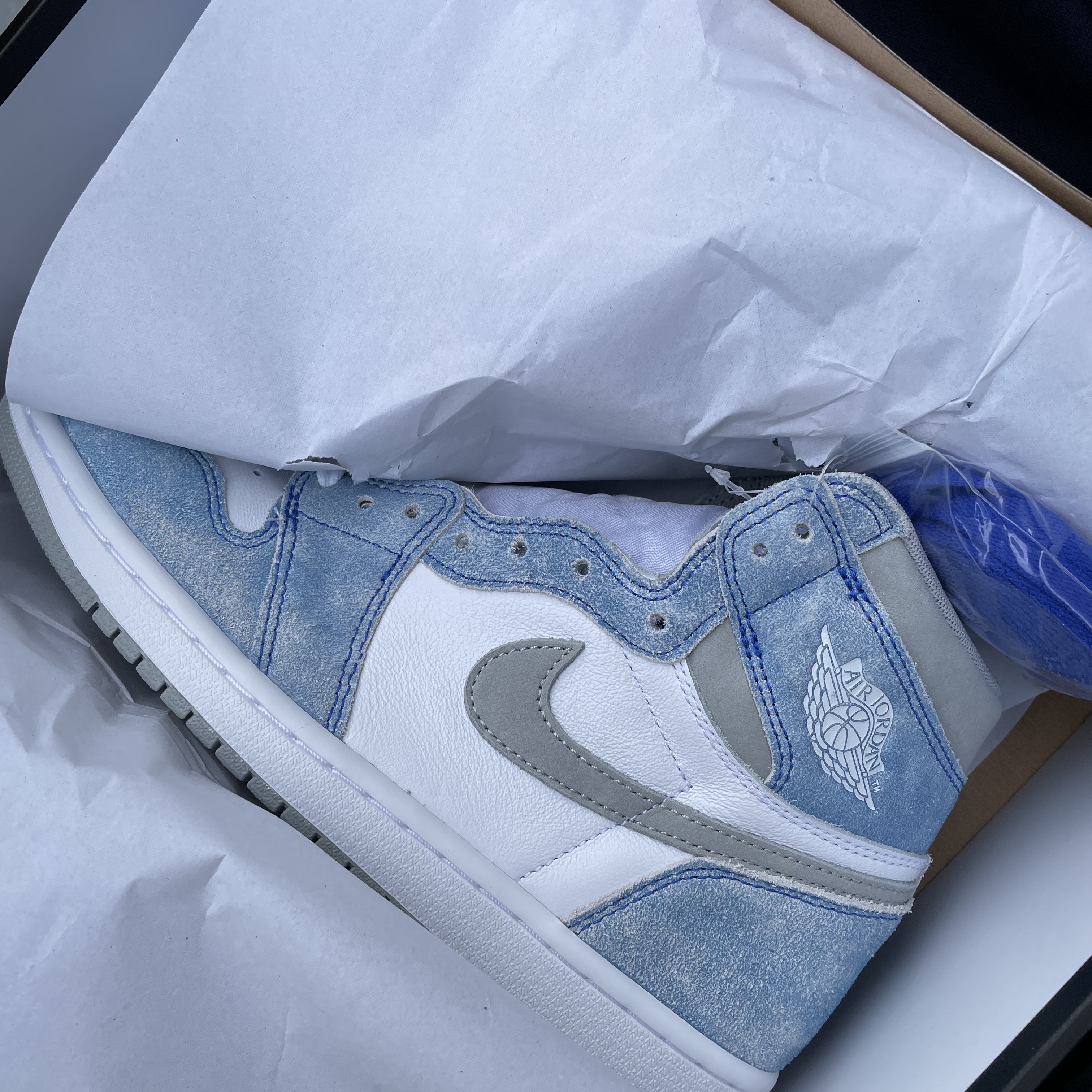 Jordan 1 Retro High OG Hyper Royal 착용 스타일