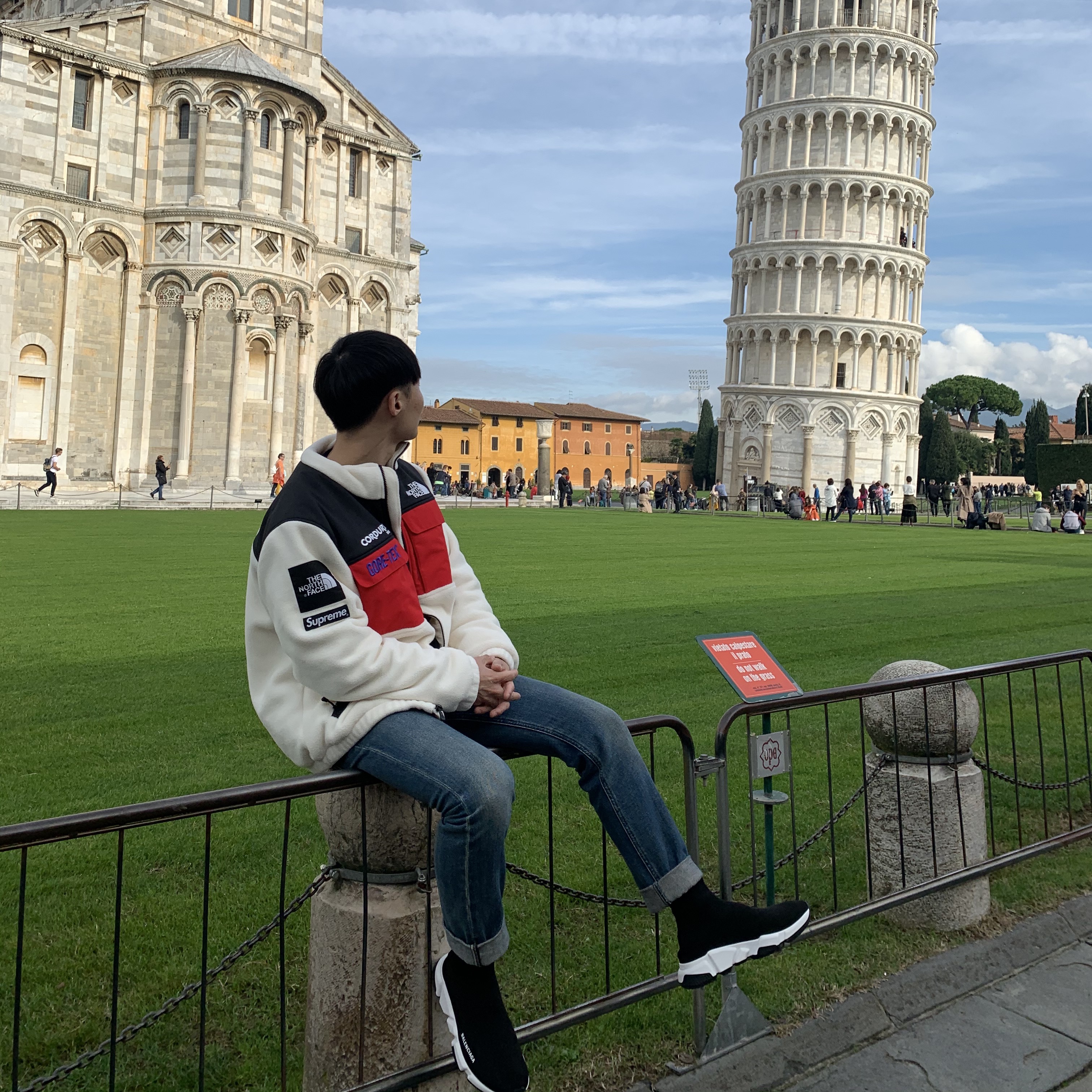 Balenciaga Speed Trainer Black White 2020, Supreme x The North Face Expedition Fleece Jacket White - 18FW 착용 스타일